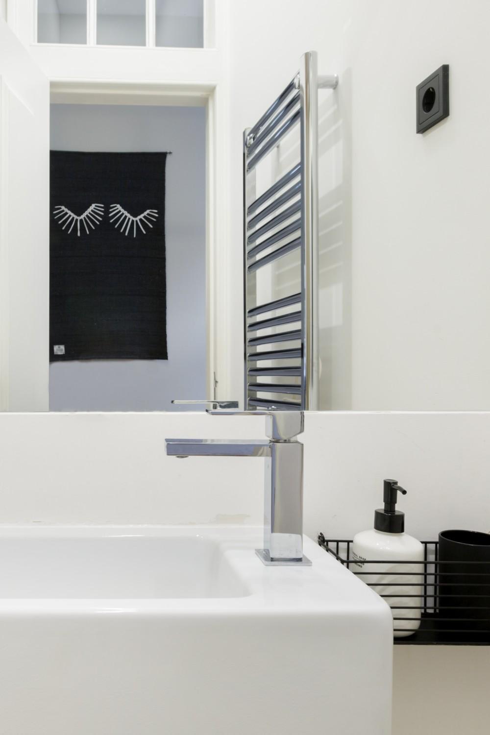 Update Urban Chic Flat in 19th Century Building 2 Bedrooms & 2 Bathrooms & AC Central Alfama District view 5