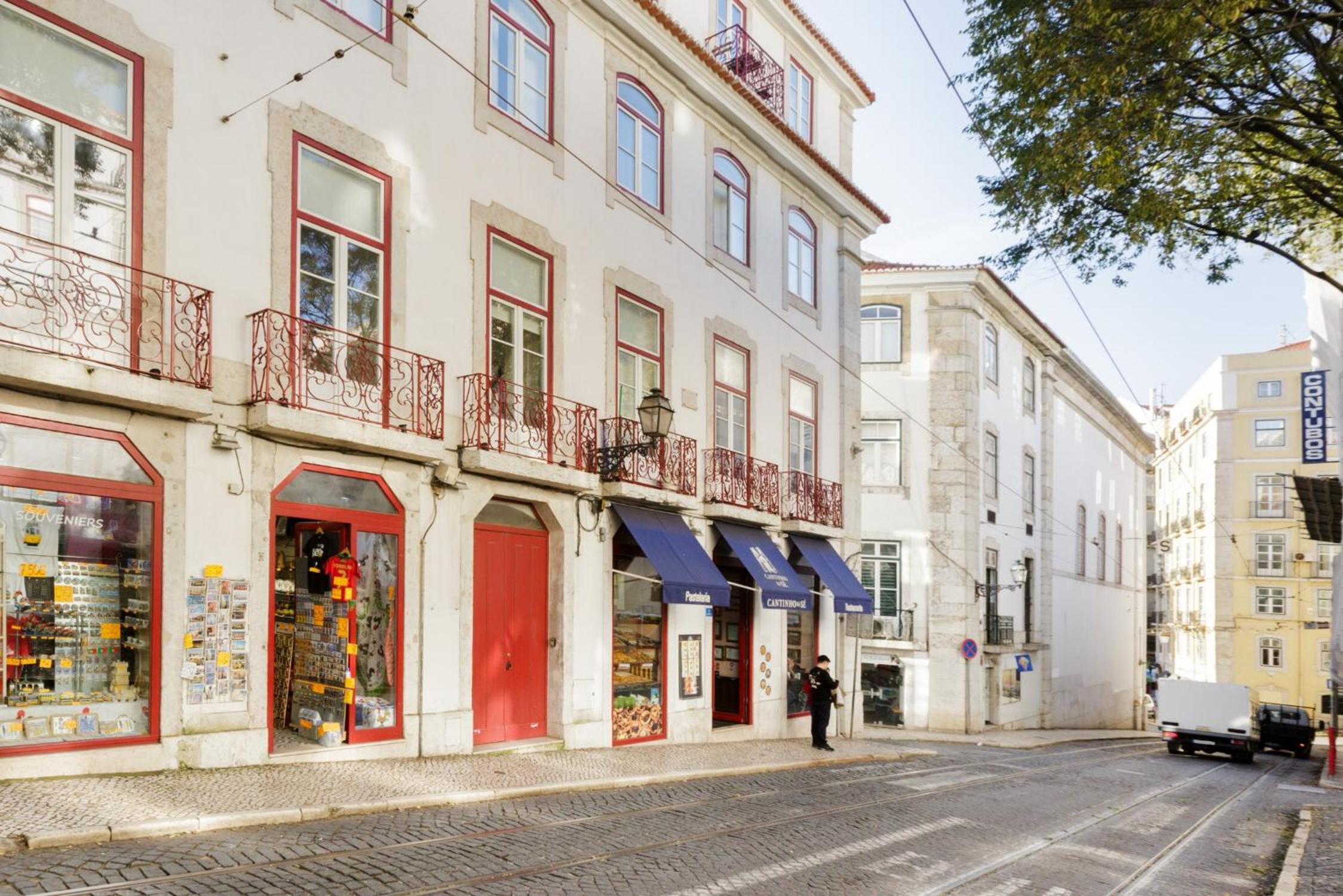 Alfama Sophisticate Flat With Balconies 2Bedrs 2Baths & AC in 19th Century Building Historic Center