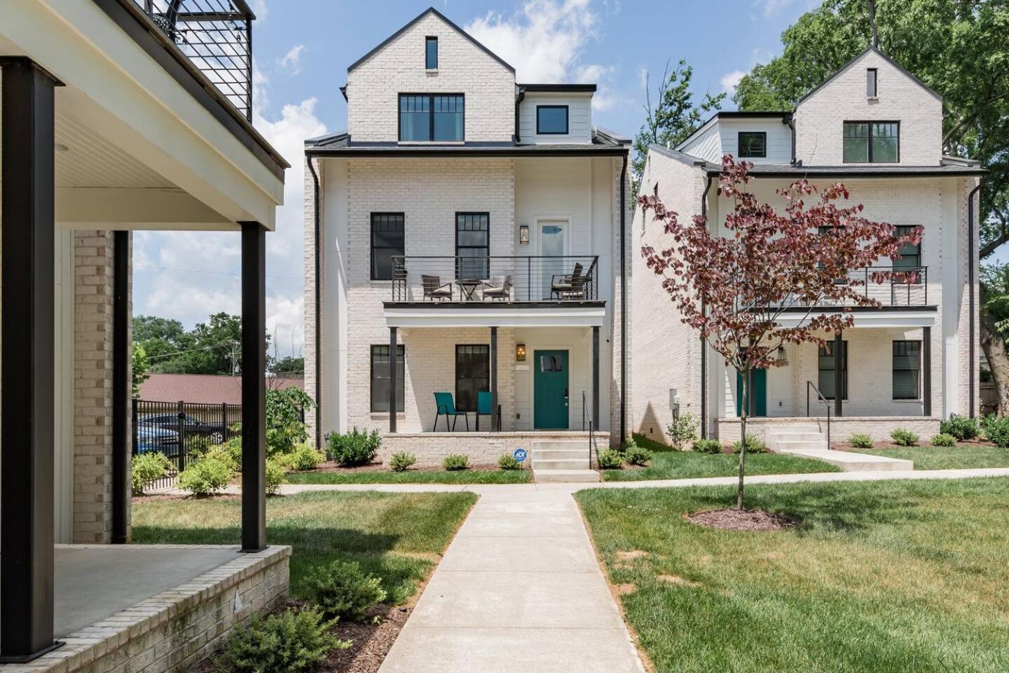 Brand New Luxury Home near Downtown view 3