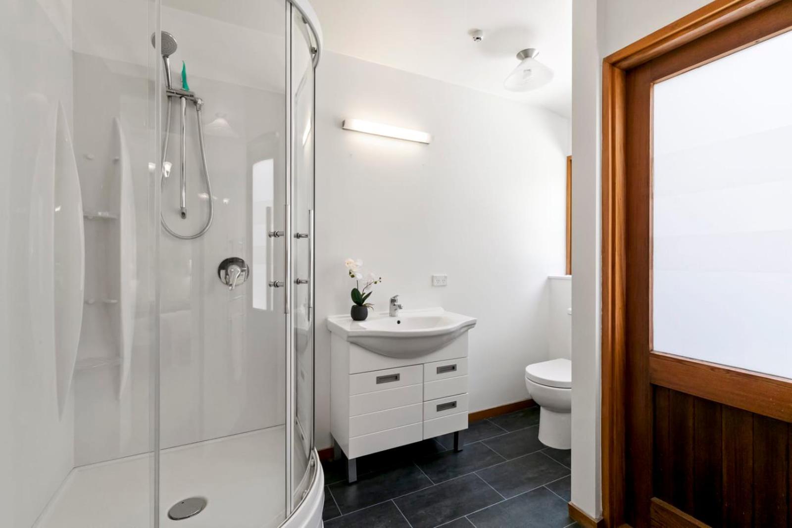 Historic Stonehouse & Alley Cottage - Sleeps 14 with spa pool view 5