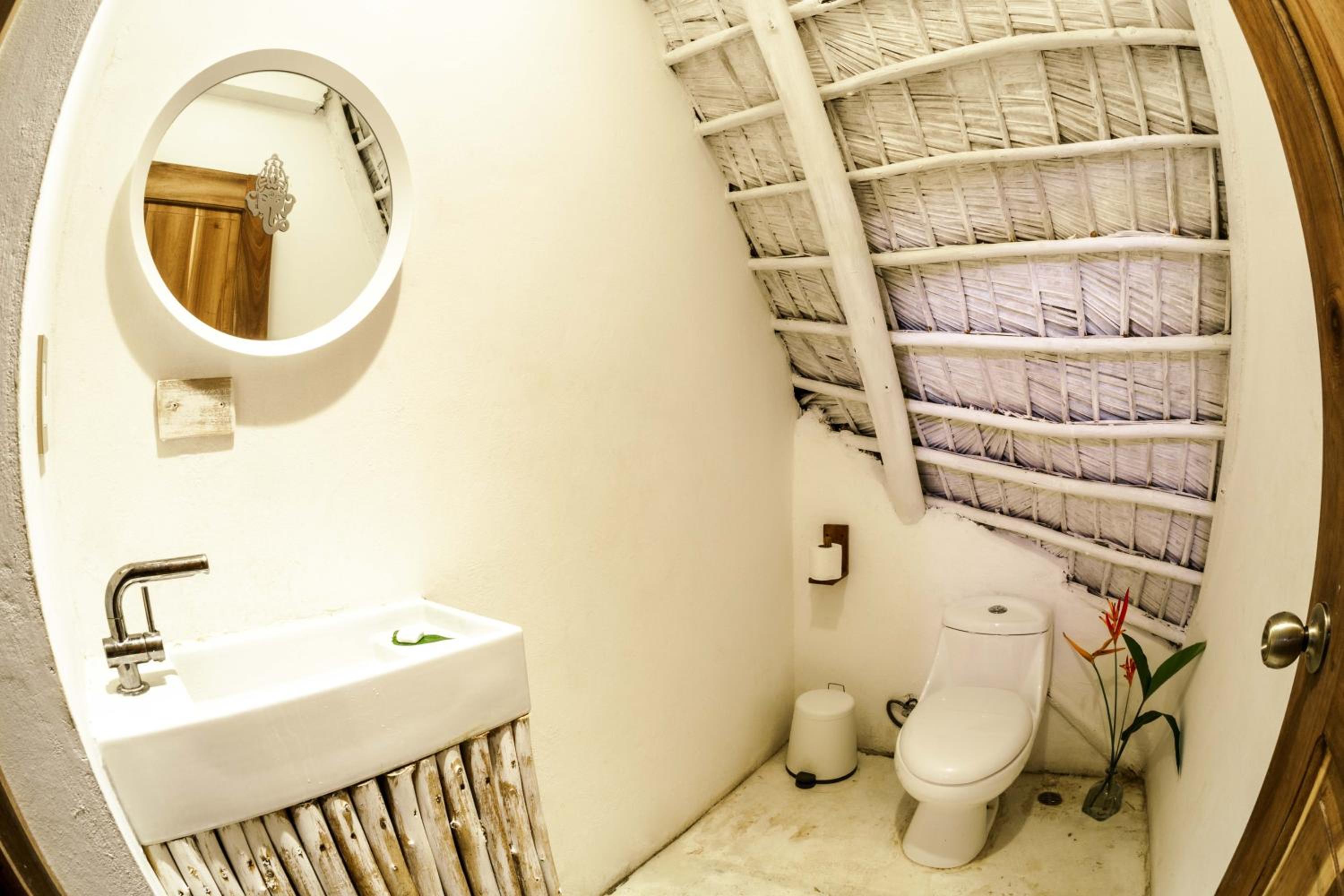 Ganesh Hostel & Shivas Bungalows