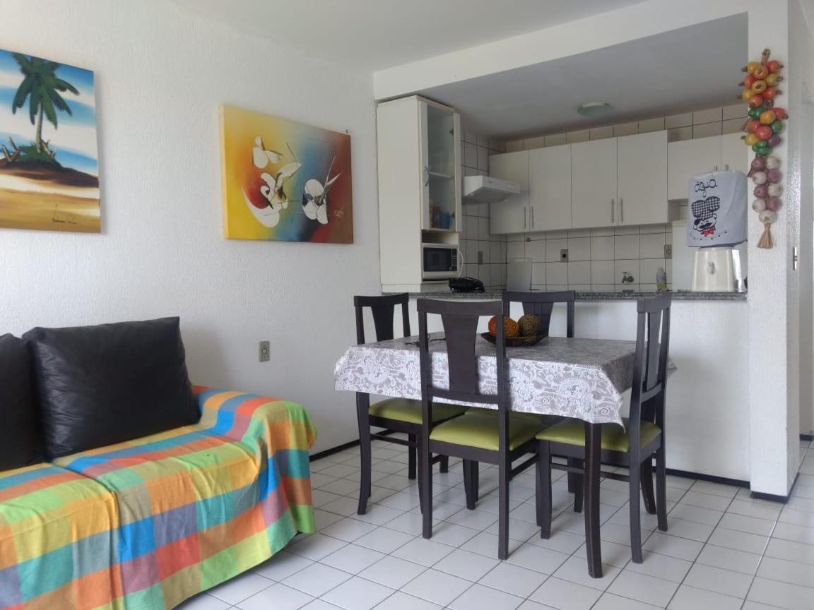Ap por temporada com 2 quartos e uma suíte , excelente área de lazer, Praia do Futuro, condomínio Cartier-Fortaleza