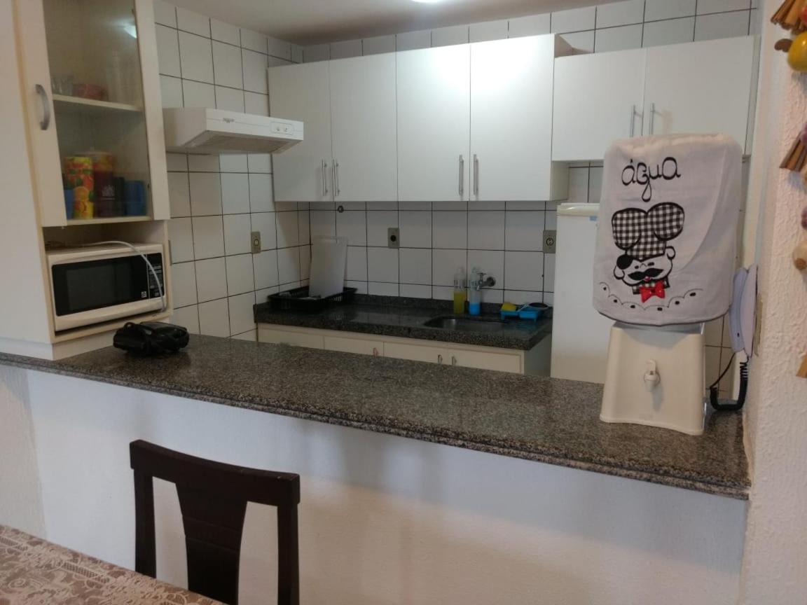 Ap por temporada com 2 quartos e uma suíte , excelente área de lazer, Praia do Futuro, condomínio Cartier-Fortaleza