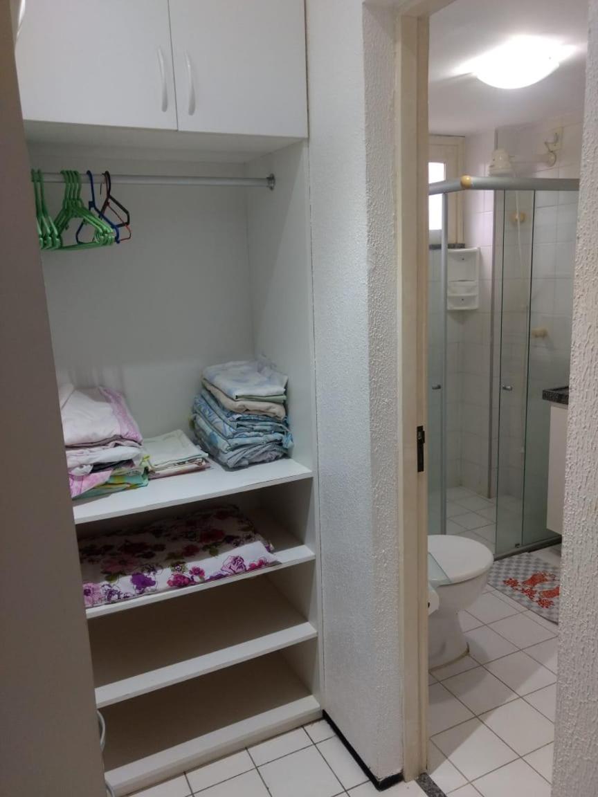 Ap por temporada com 2 quartos e uma suíte , excelente área de lazer, Praia do Futuro, condomínio Cartier-Fortaleza