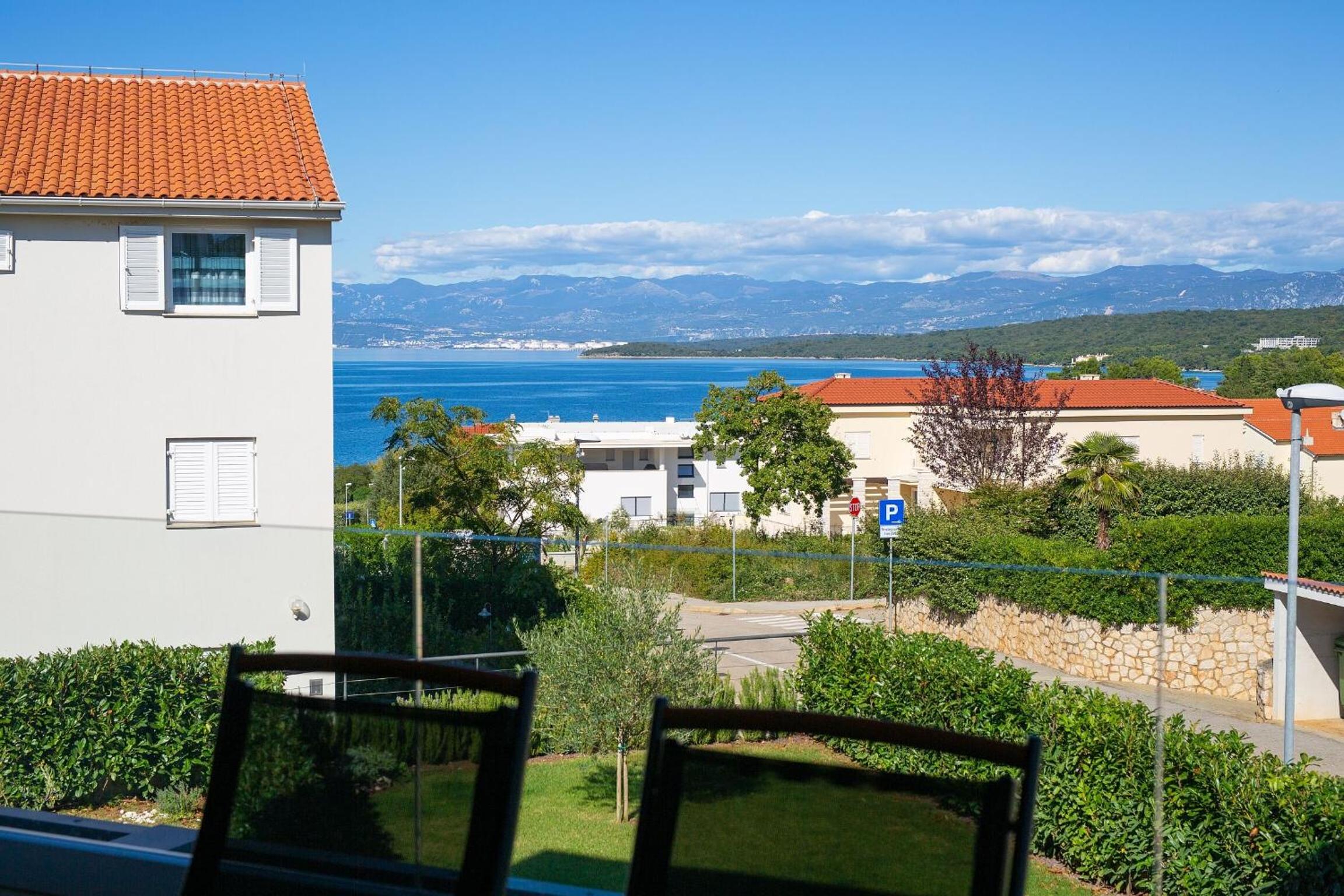 Apartment Crystal Aura view 5