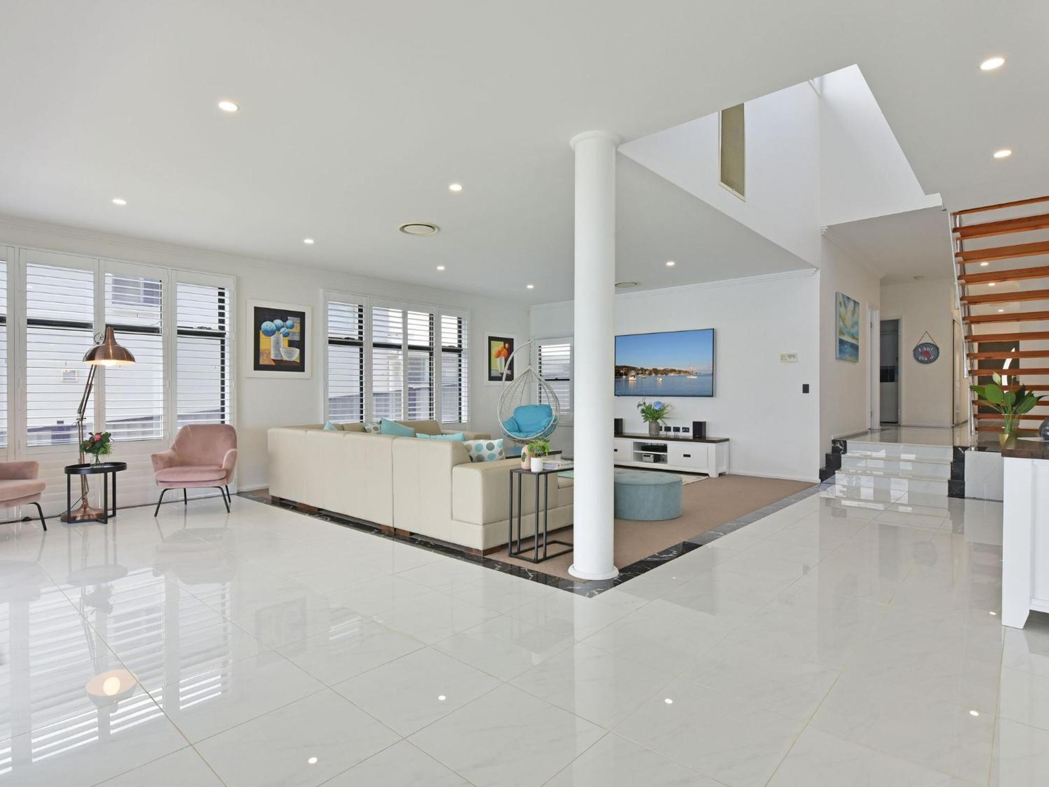 Sealand Lake House Stunning Absolute Waterfront