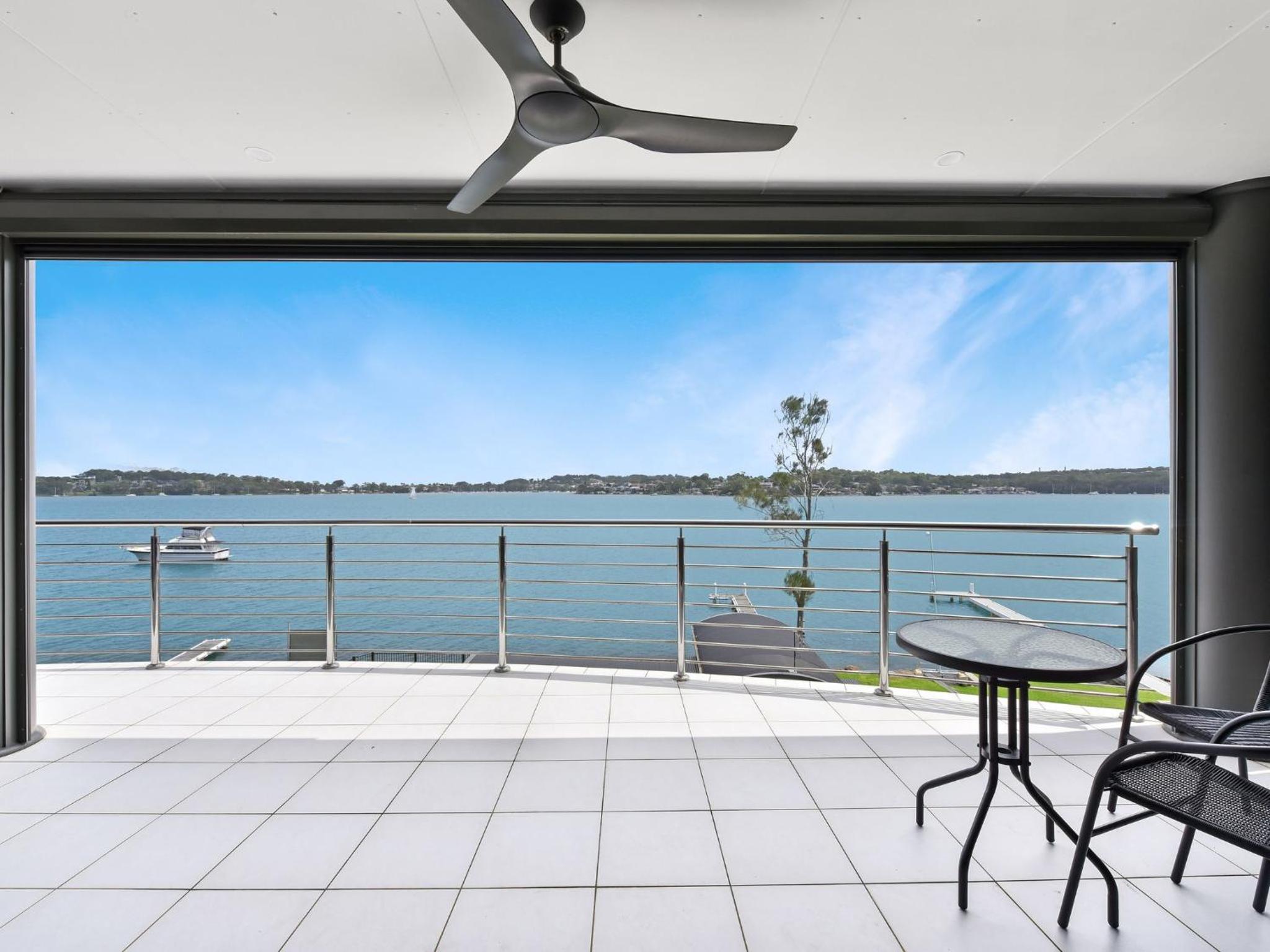 Sealand Lake House Stunning Absolute Waterfront