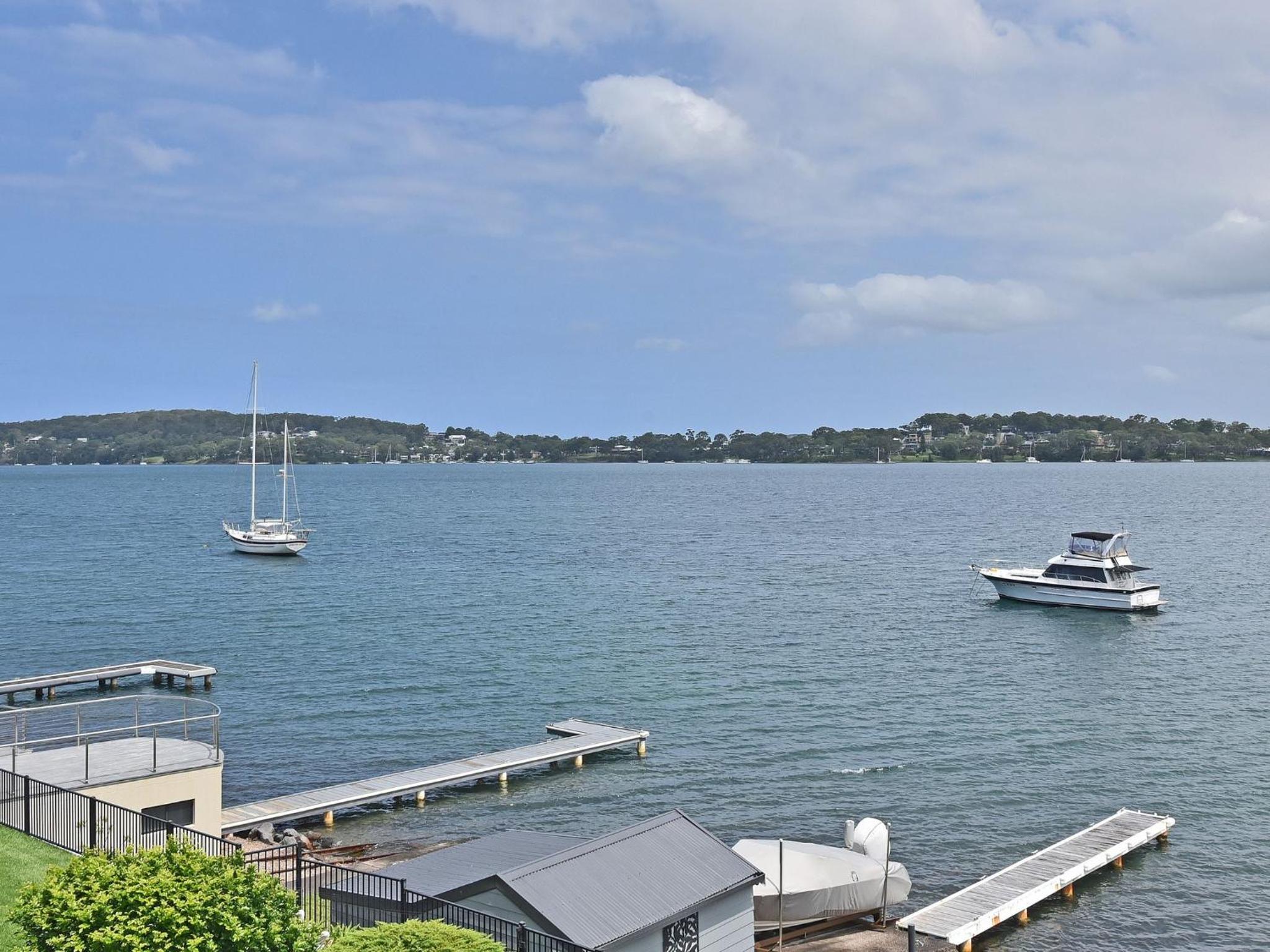 Sealand Lake House Stunning Absolute Waterfront