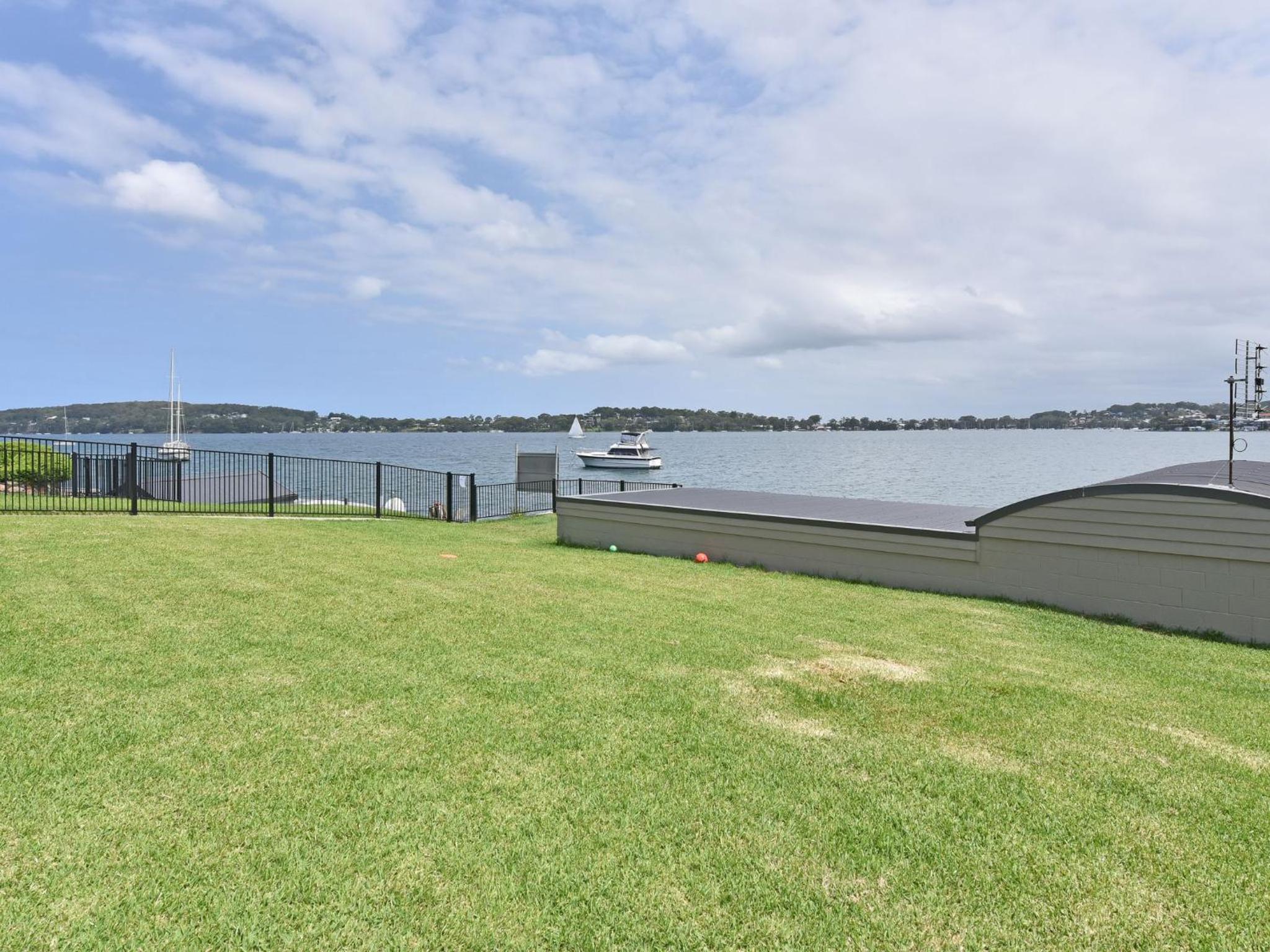 Sealand Lake House Stunning Absolute Waterfront