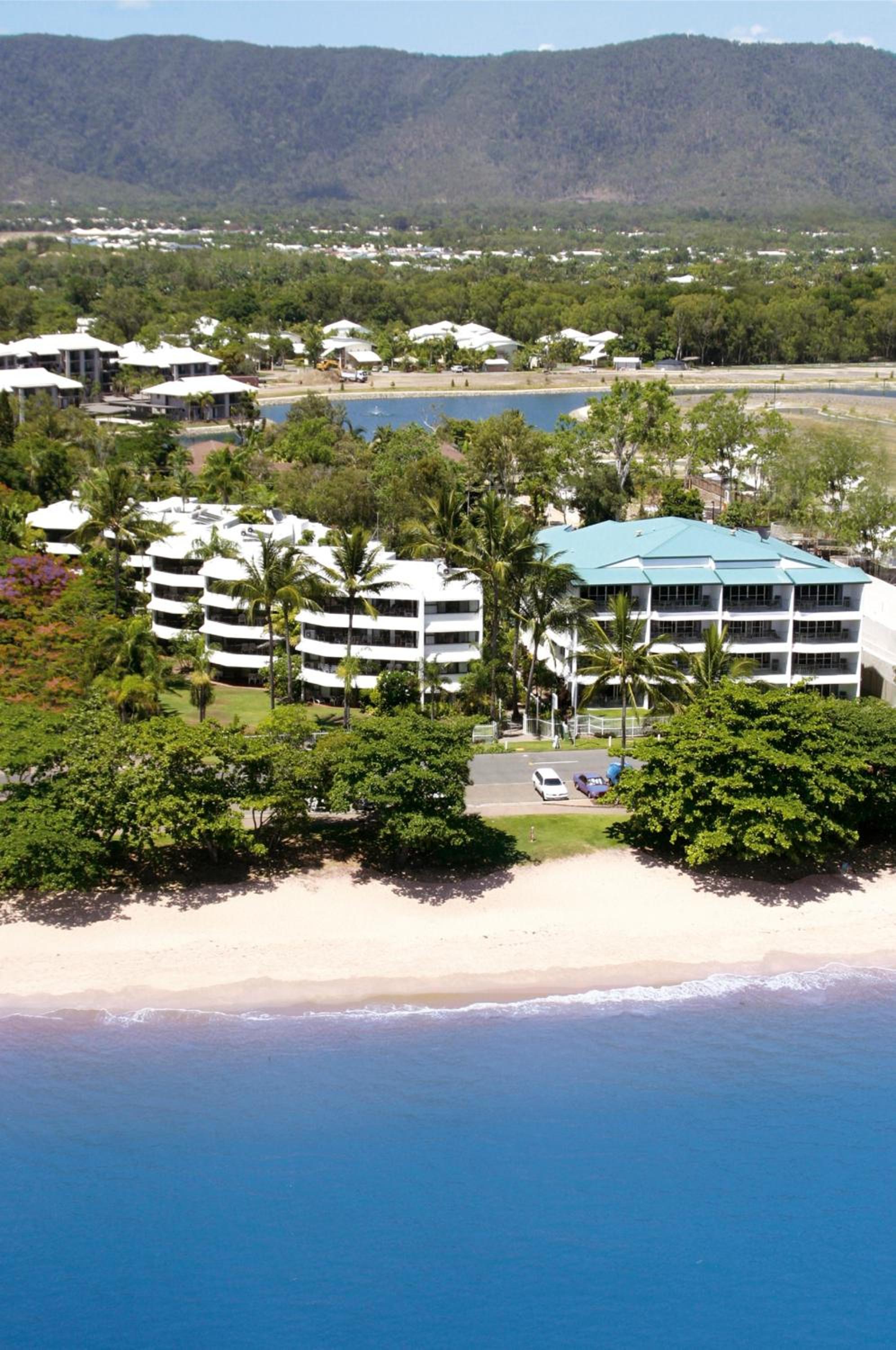 Hotel Beachfront Apartments on Trinity Beach - Image 1