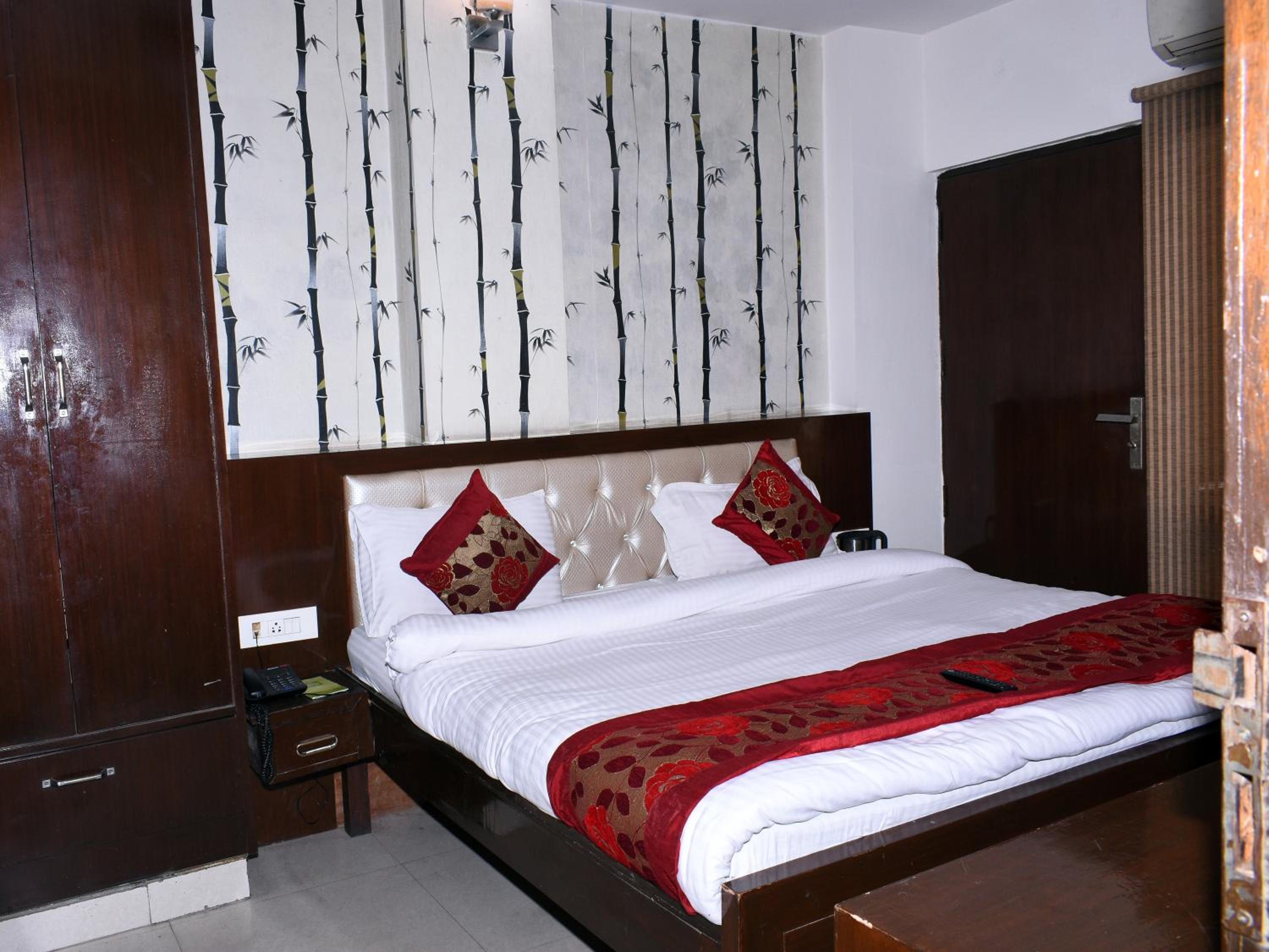 Gurgaon Vacations - Hotel Flora Inn - Property Image 1
