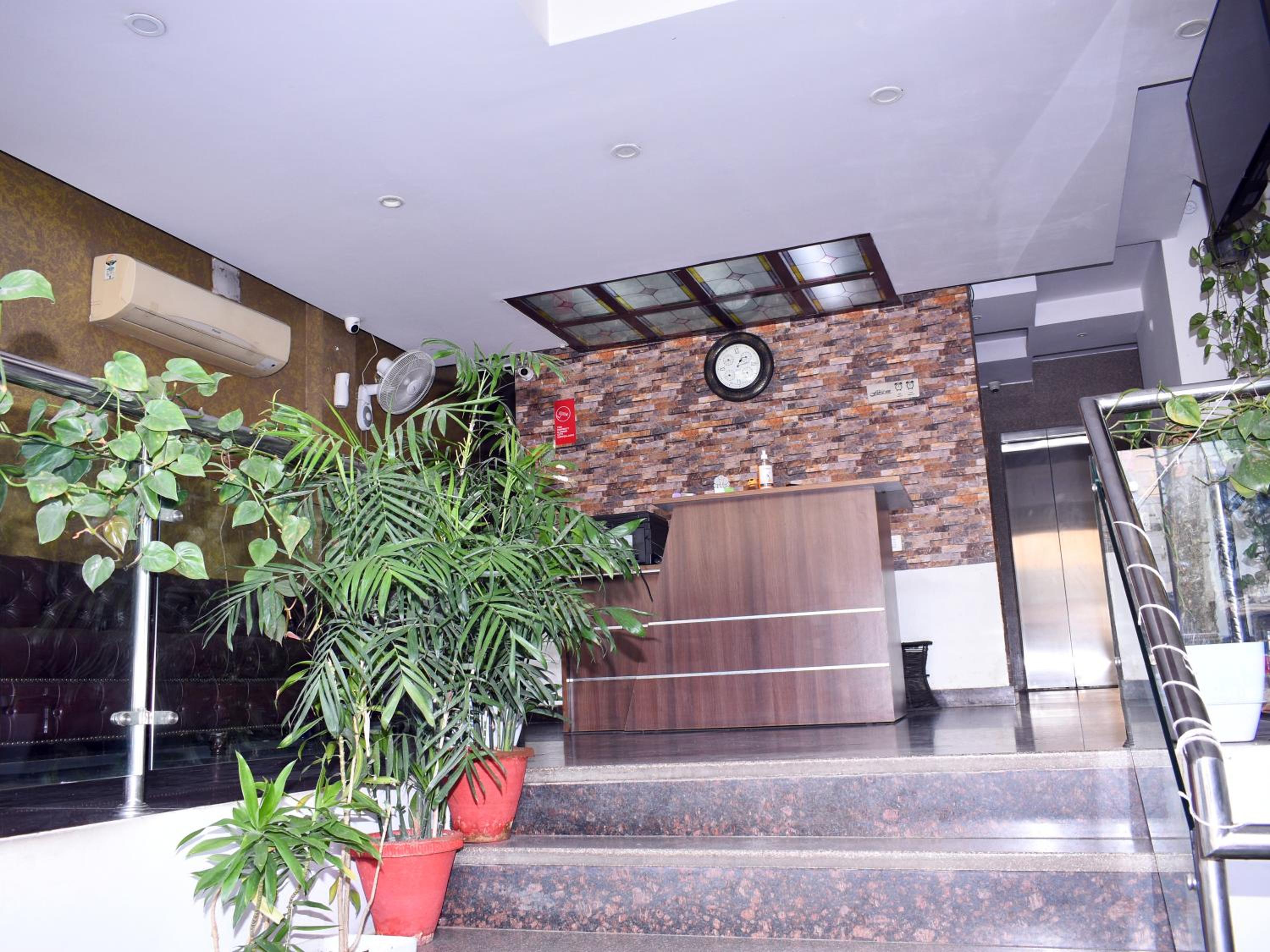 Gurgaon Vacations - Hotel Flora Inn - Property Image 2