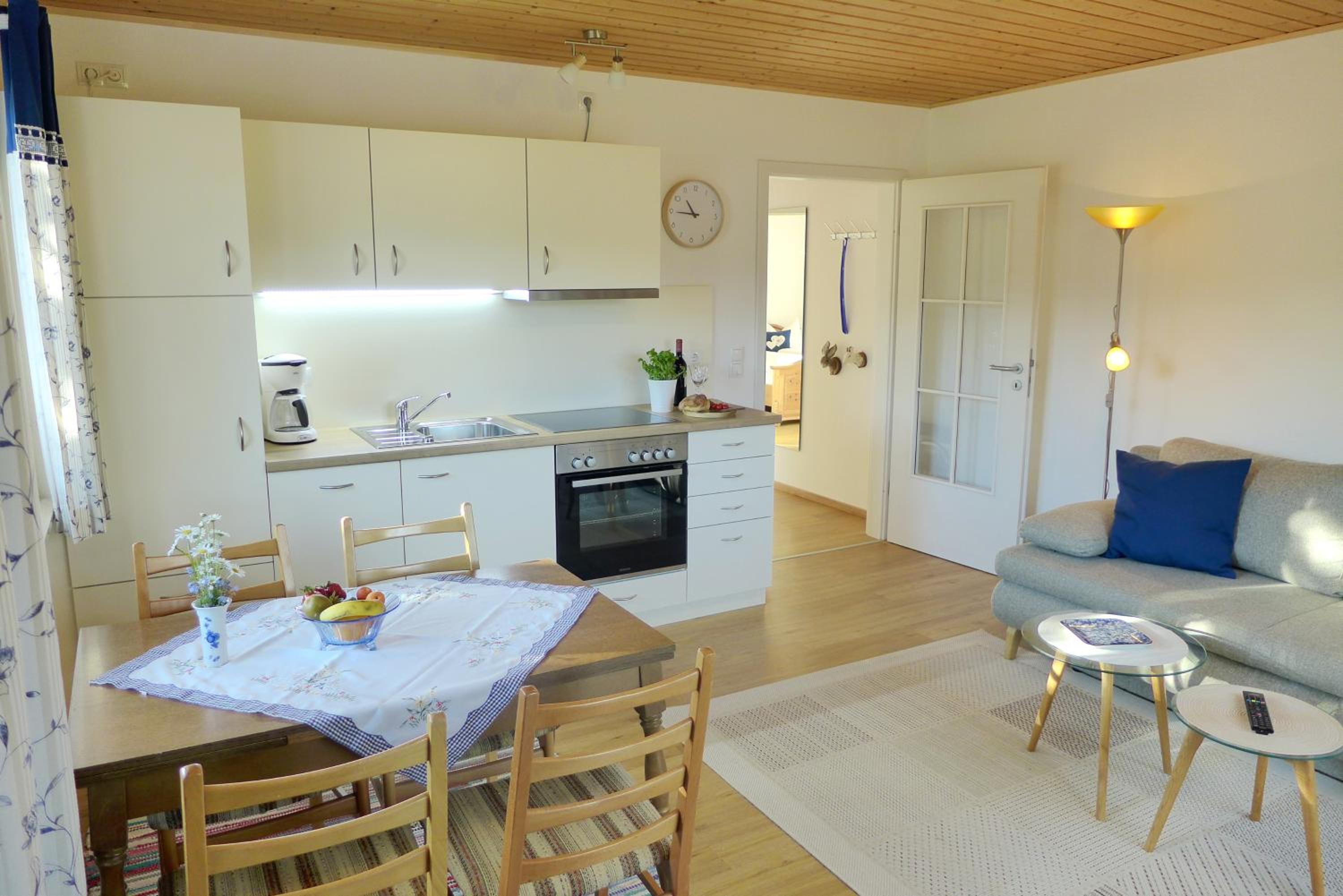 Gästehaus Philipp im Herzen des Fichtelgebirges - 5 Ferienwohnungen, großes Grundstück, Wald und Wiese, Wohnung mit privater Sauna, kostenfreie Parkplätze,