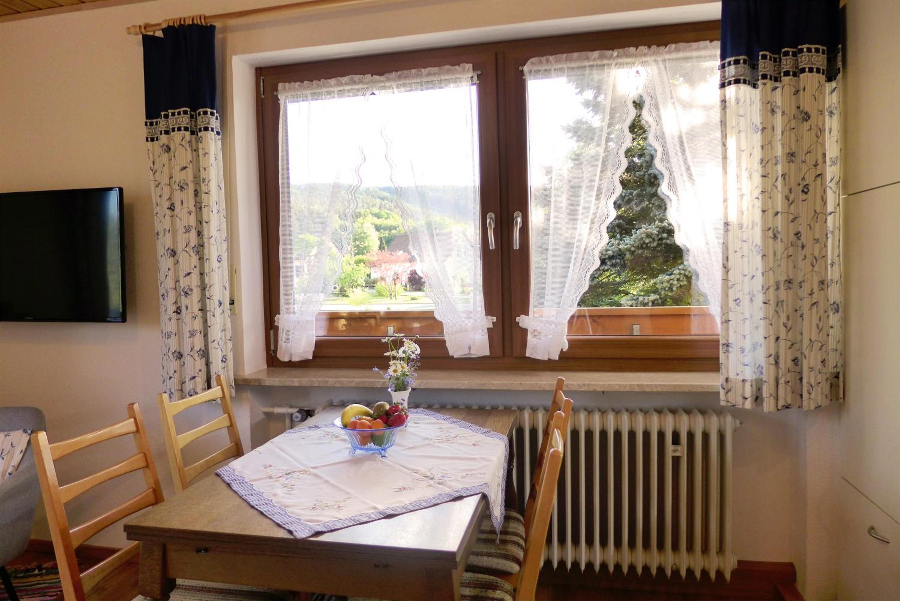 Gästehaus Philipp im Herzen des Fichtelgebirges - 5 Ferienwohnungen, großes Grundstück, Wald und Wiese, Wohnung mit privater Sauna, kostenfreie Parkplätze,