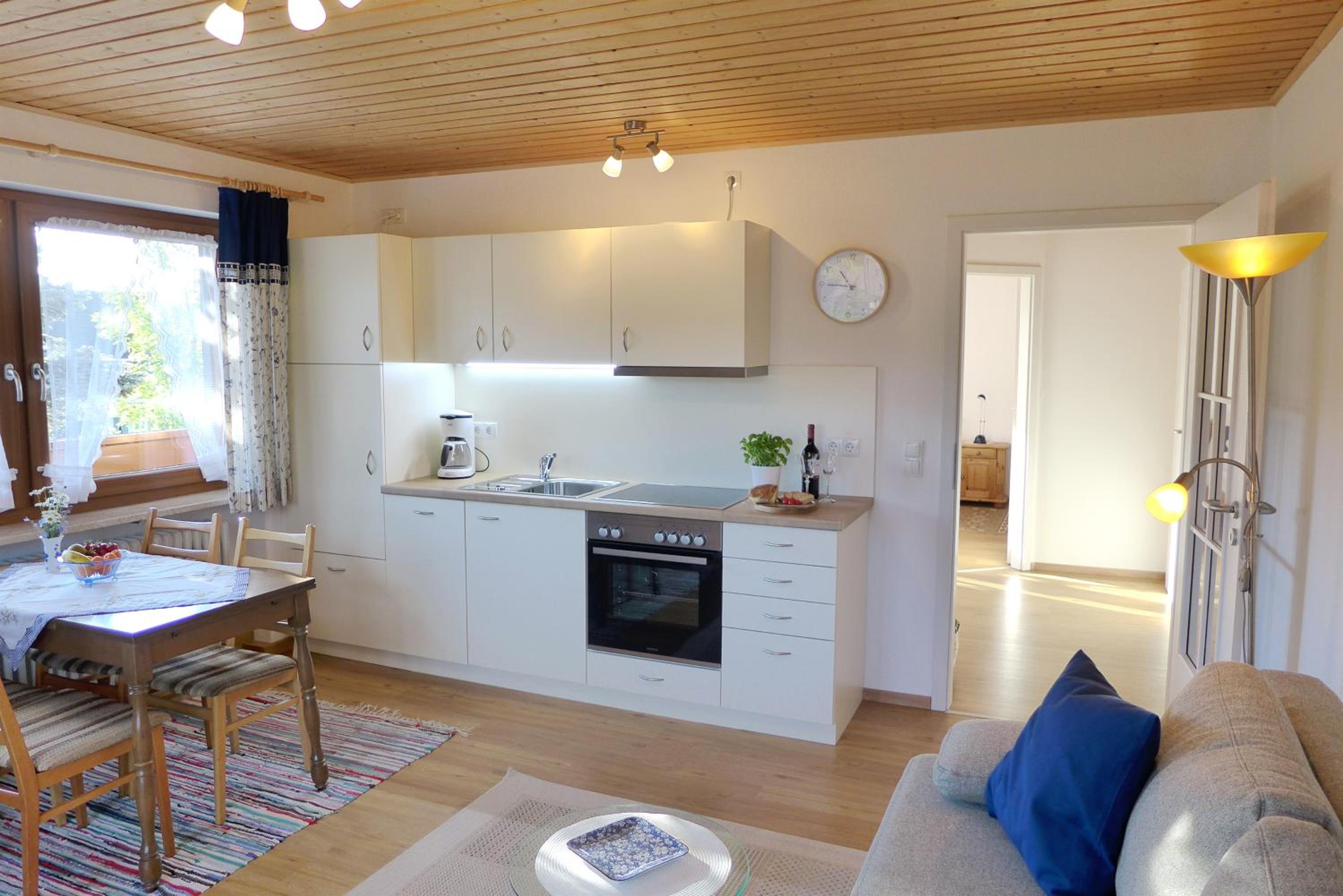 Gästehaus Philipp im Herzen des Fichtelgebirges - 5 Ferienwohnungen, großes Grundstück, Wald und Wiese, Wohnung mit privater Sauna, kostenfreie Parkplätze,