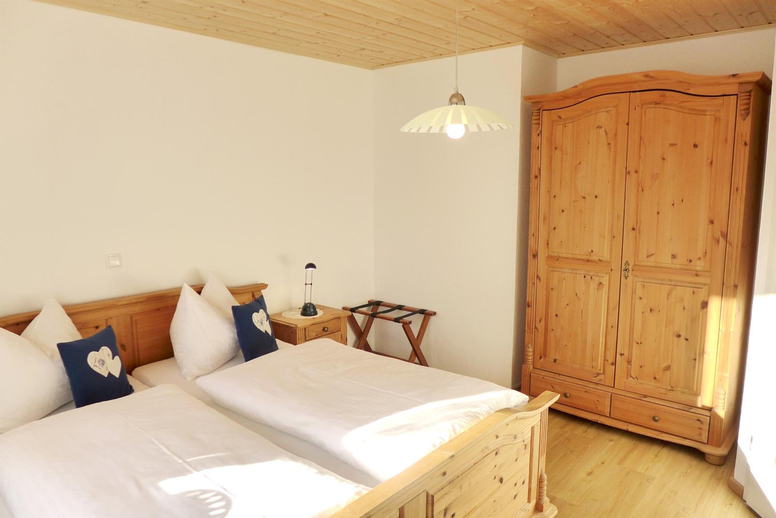Gästehaus Philipp im Herzen des Fichtelgebirges - 5 Ferienwohnungen, großes Grundstück, Wald und Wiese, Wohnung mit privater Sauna, kostenfreie Parkplätze,