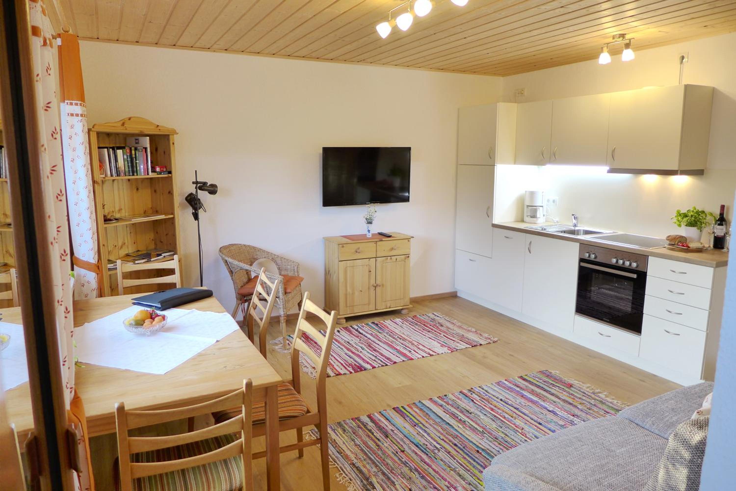Gästehaus Philipp im Herzen des Fichtelgebirges - 5 Ferienwohnungen, großes Grundstück, Wald und Wiese, Wohnung mit privater Sauna, kostenfreie Parkplätze,
