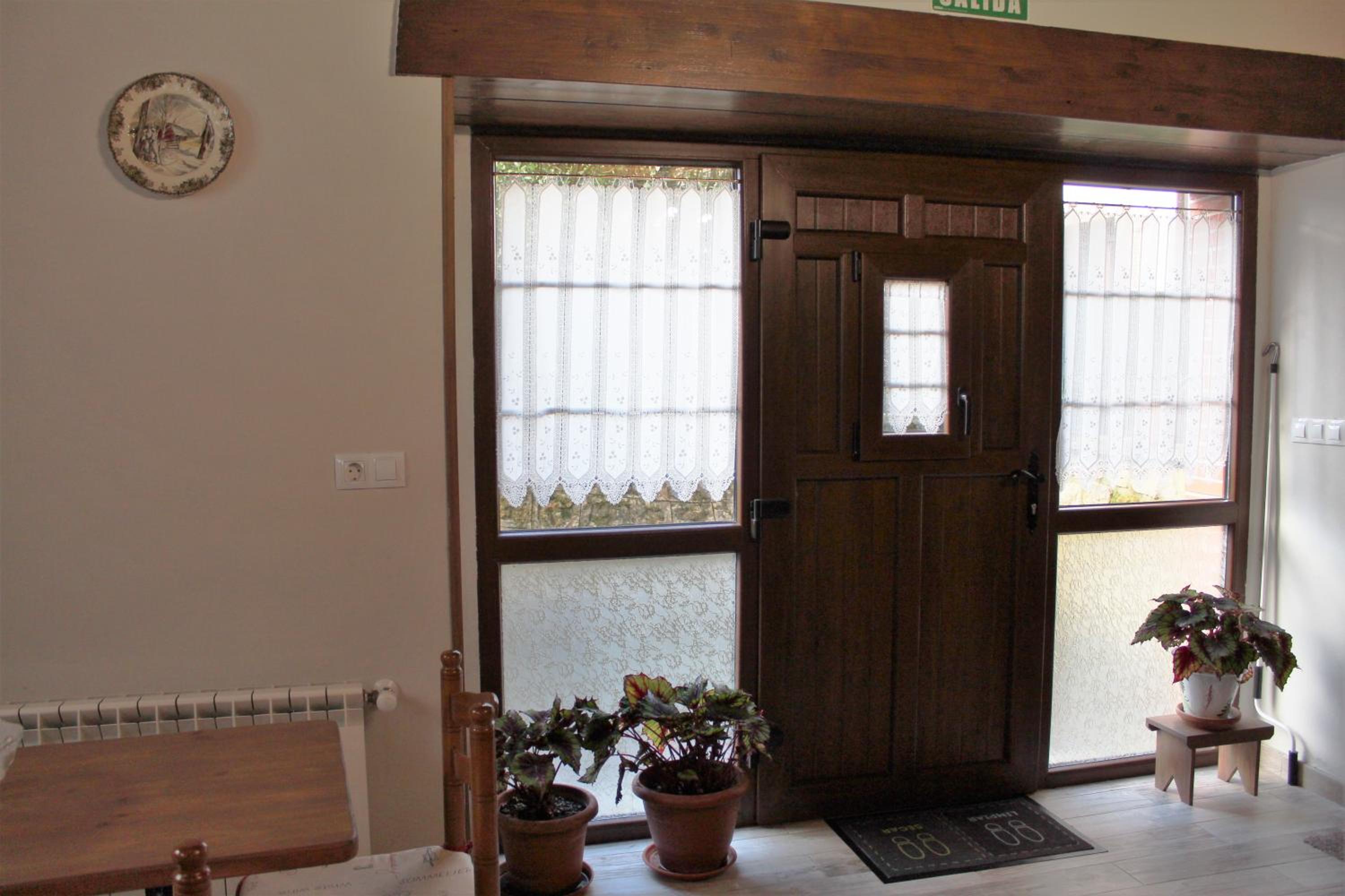 Vivienda Vacacional La Casina de Tina - Casas de los Picos view 3