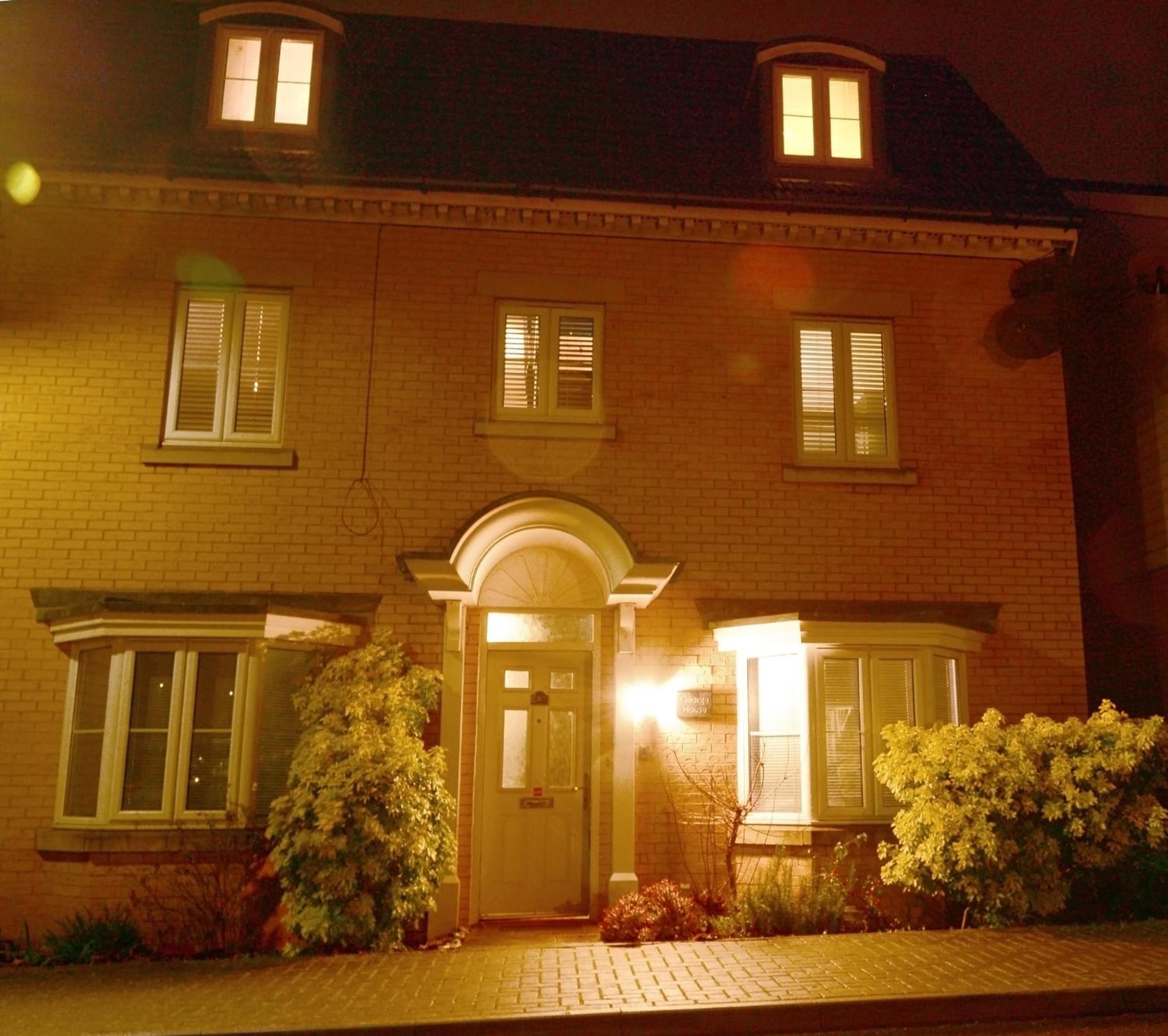 5 Bedroom House - DISC0UNTS - Parking, Contractors, Group, Family
