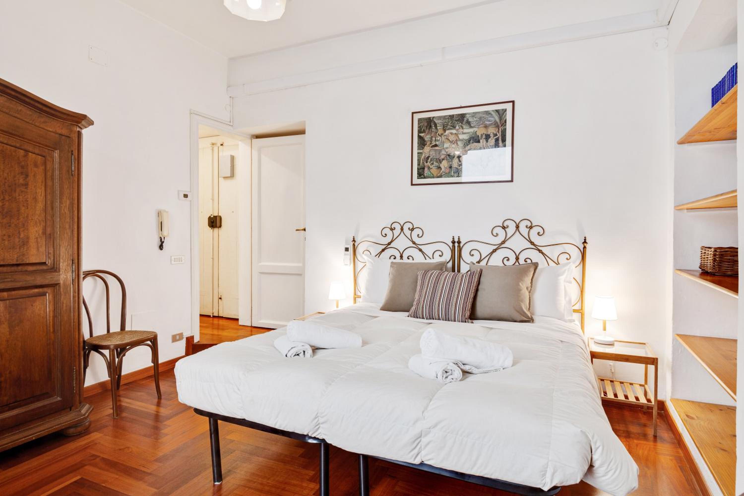 GuestHost - Porta Rossa Apartments near Ponte Vecchio