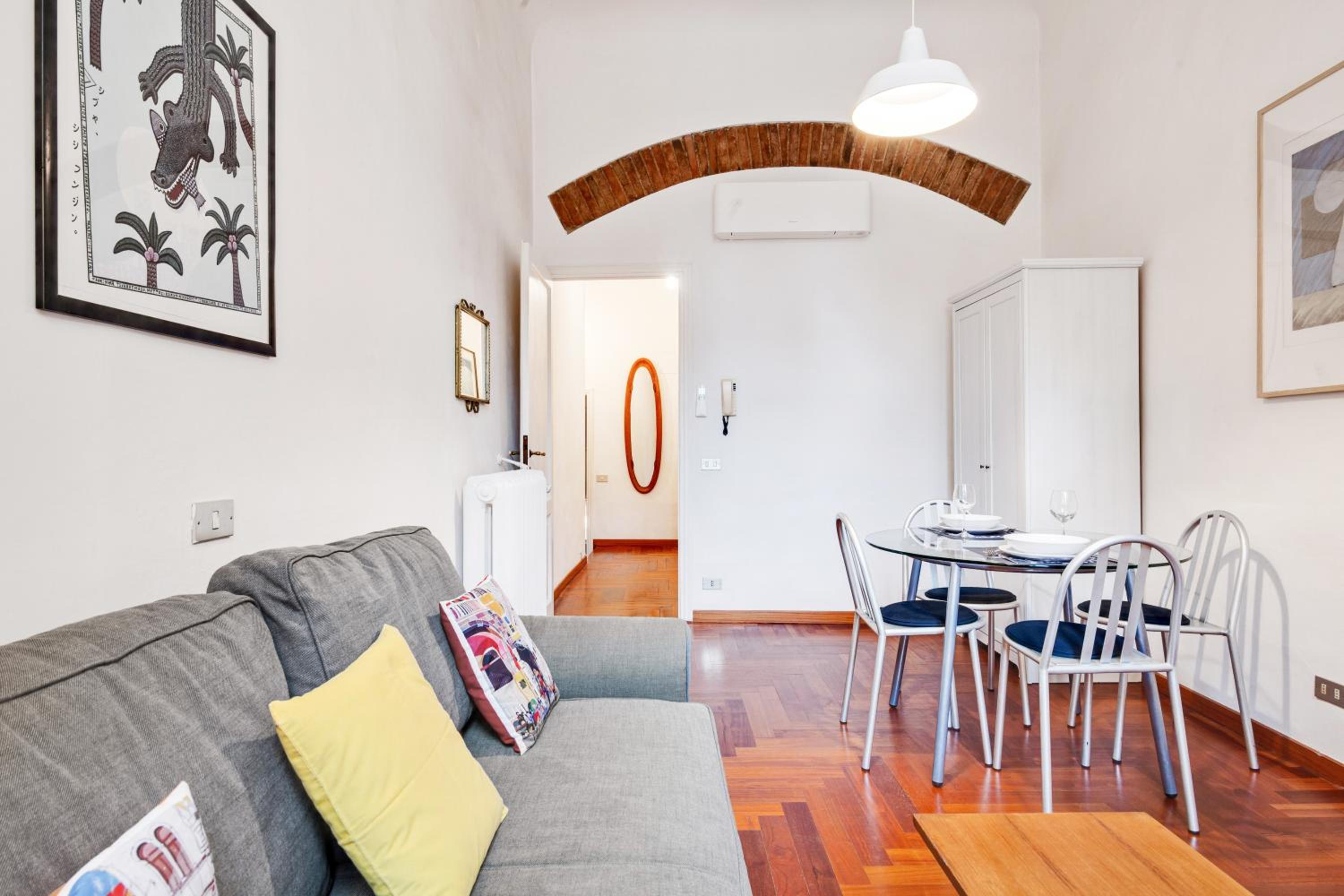 GuestHost - Porta Rossa Apartments near Ponte Vecchio