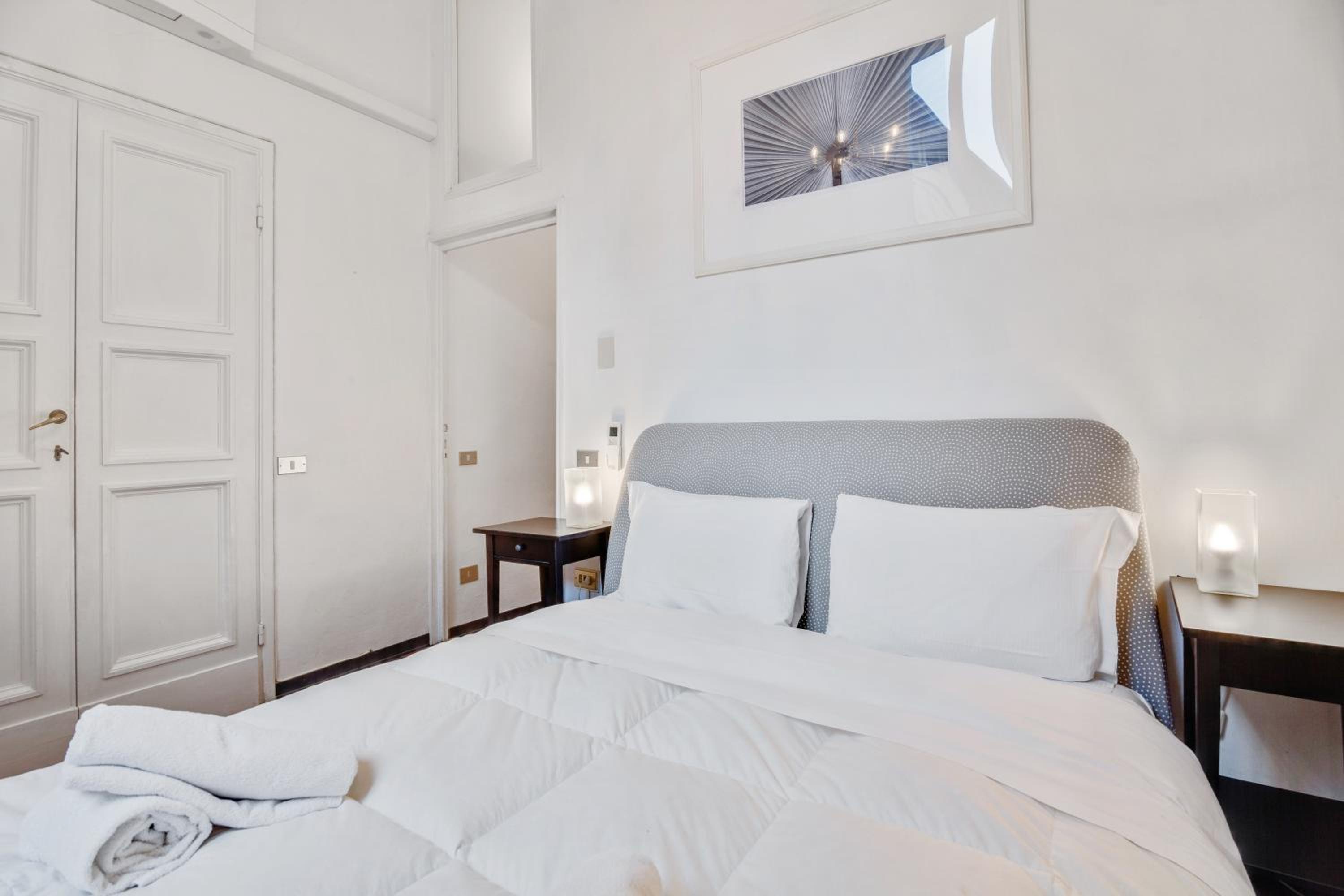 GuestHost - Porta Rossa Apartments near Ponte Vecchio