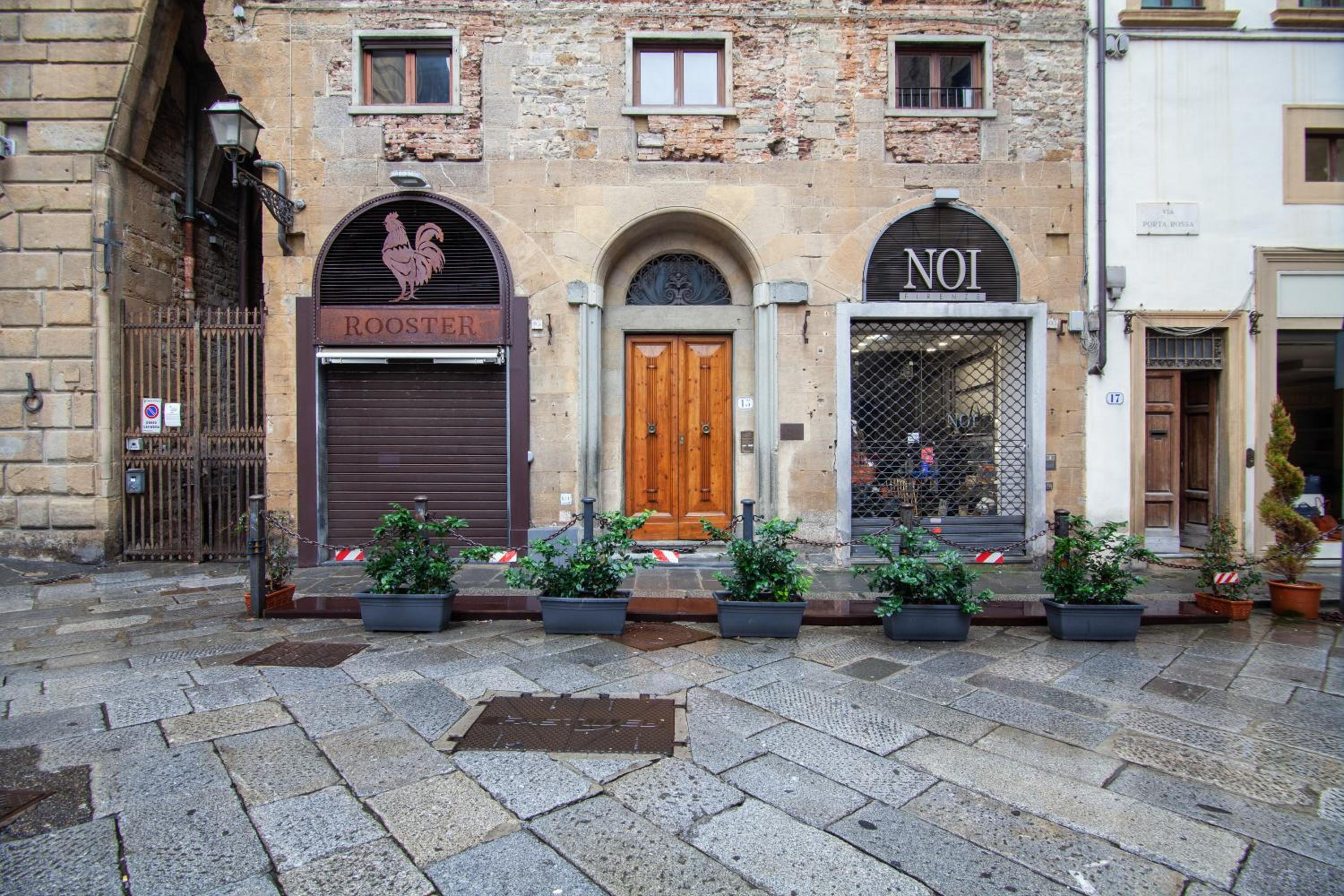 GuestHost - Porta Rossa Apartments near Ponte Vecchio