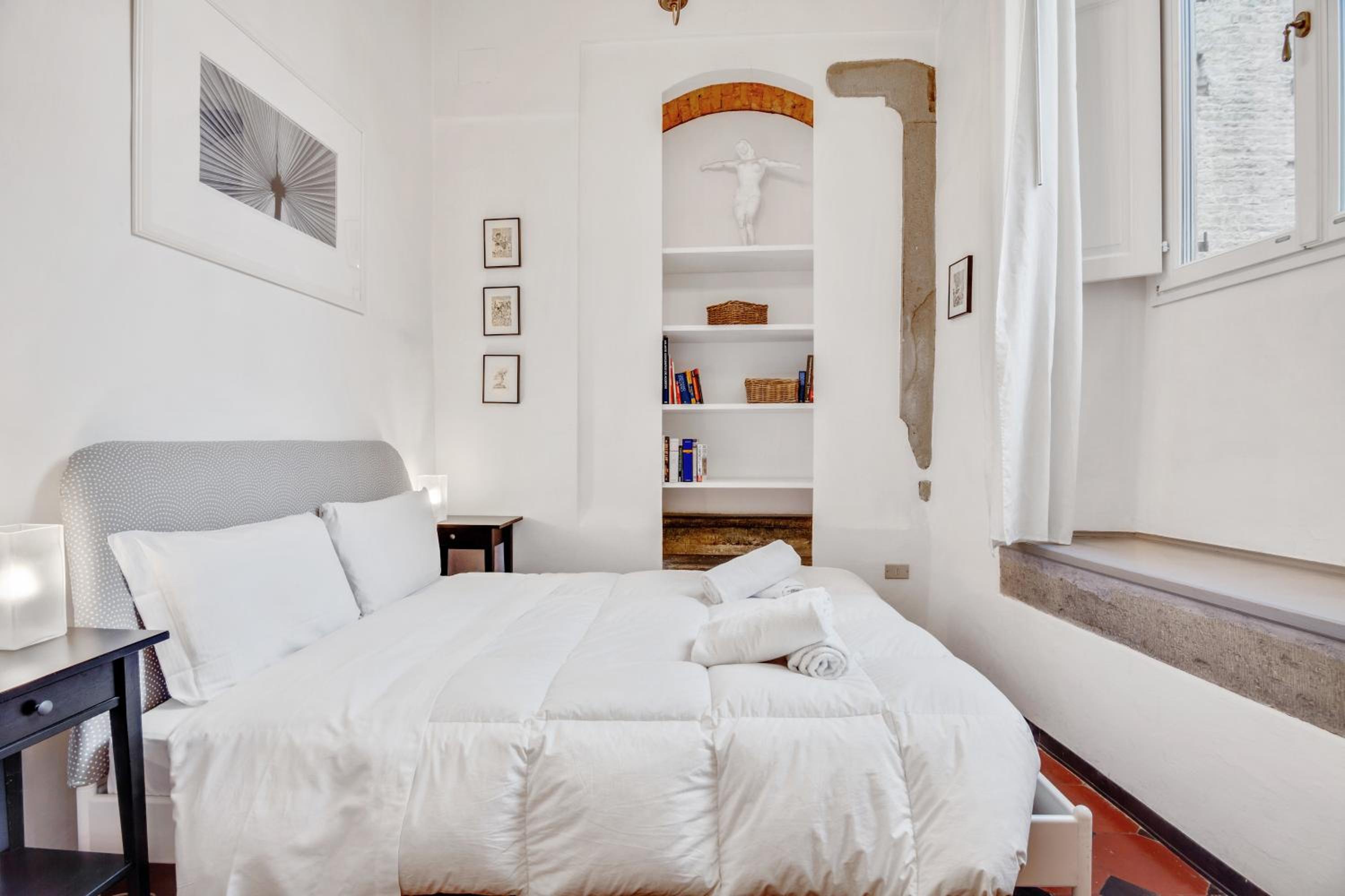 GuestHost - Porta Rossa Apartments near Ponte Vecchio