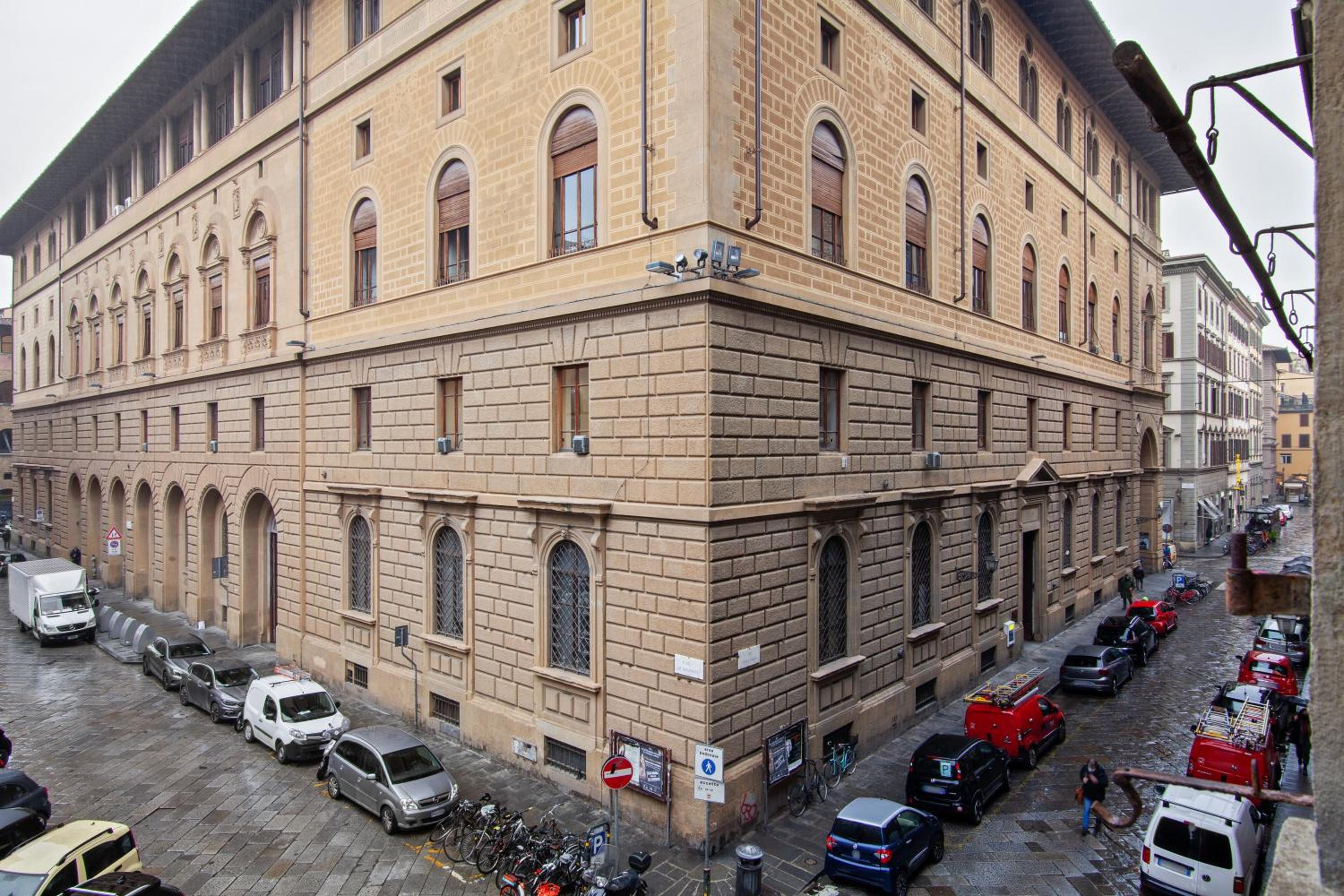 GuestHost - Porta Rossa Apartments near Ponte Vecchio