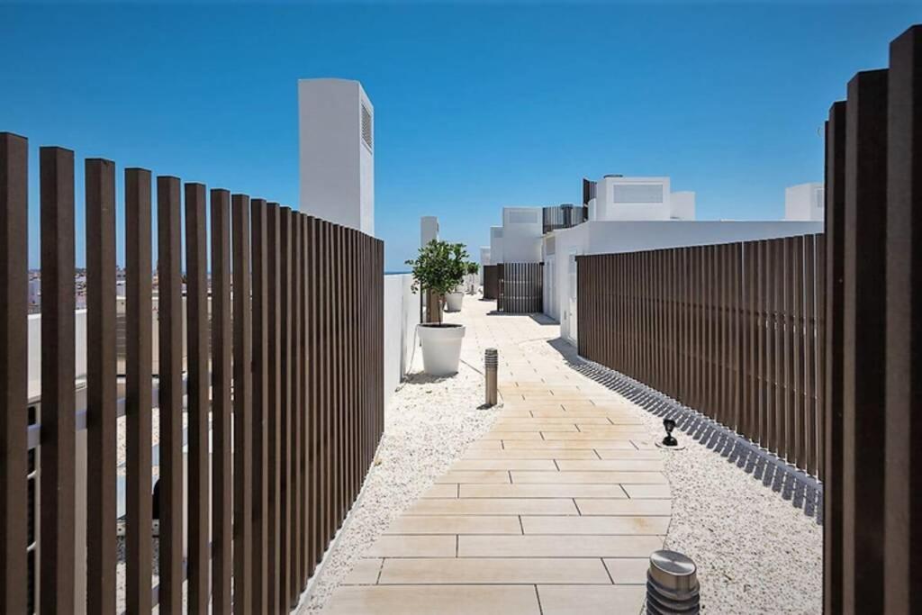 KEYWISE Family Luxury Infinity Beach & Golf view 4
