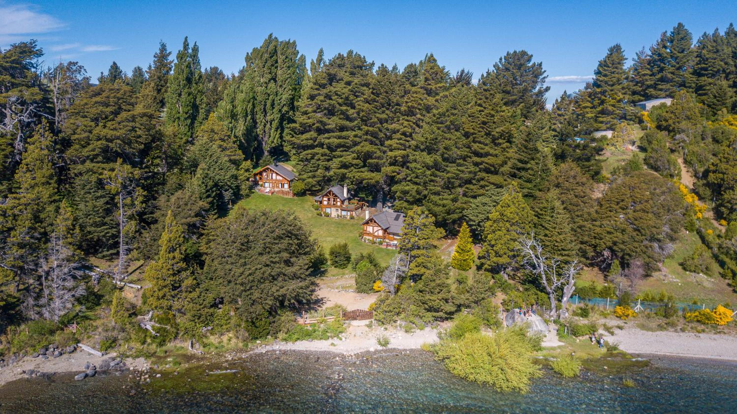 Cabañas Villa Labrador con costa de lago