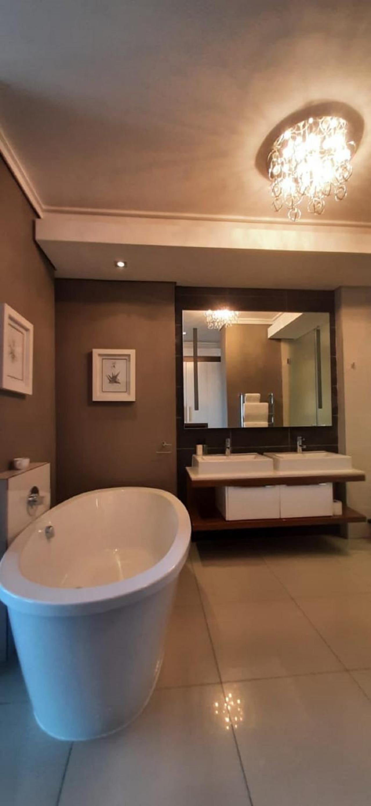 Photo 130 sur 199 de The Residences at Crystal Towers