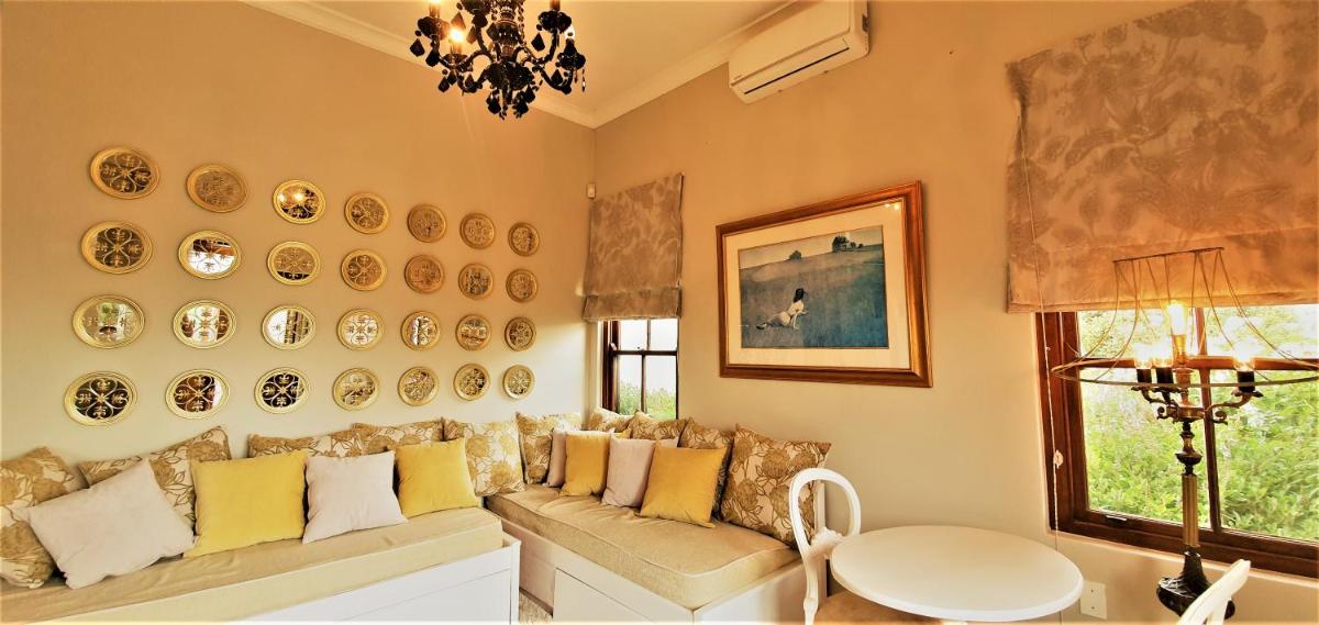 Bakenhof Winelands Lodge view 2