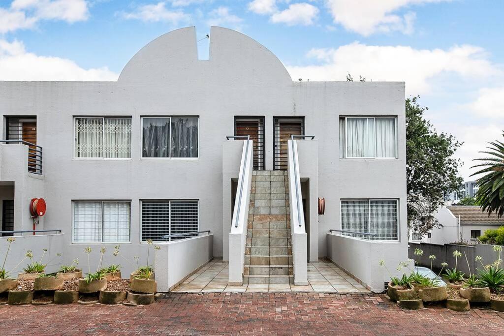 St Tropez 1 Bedroom Sandton Residence