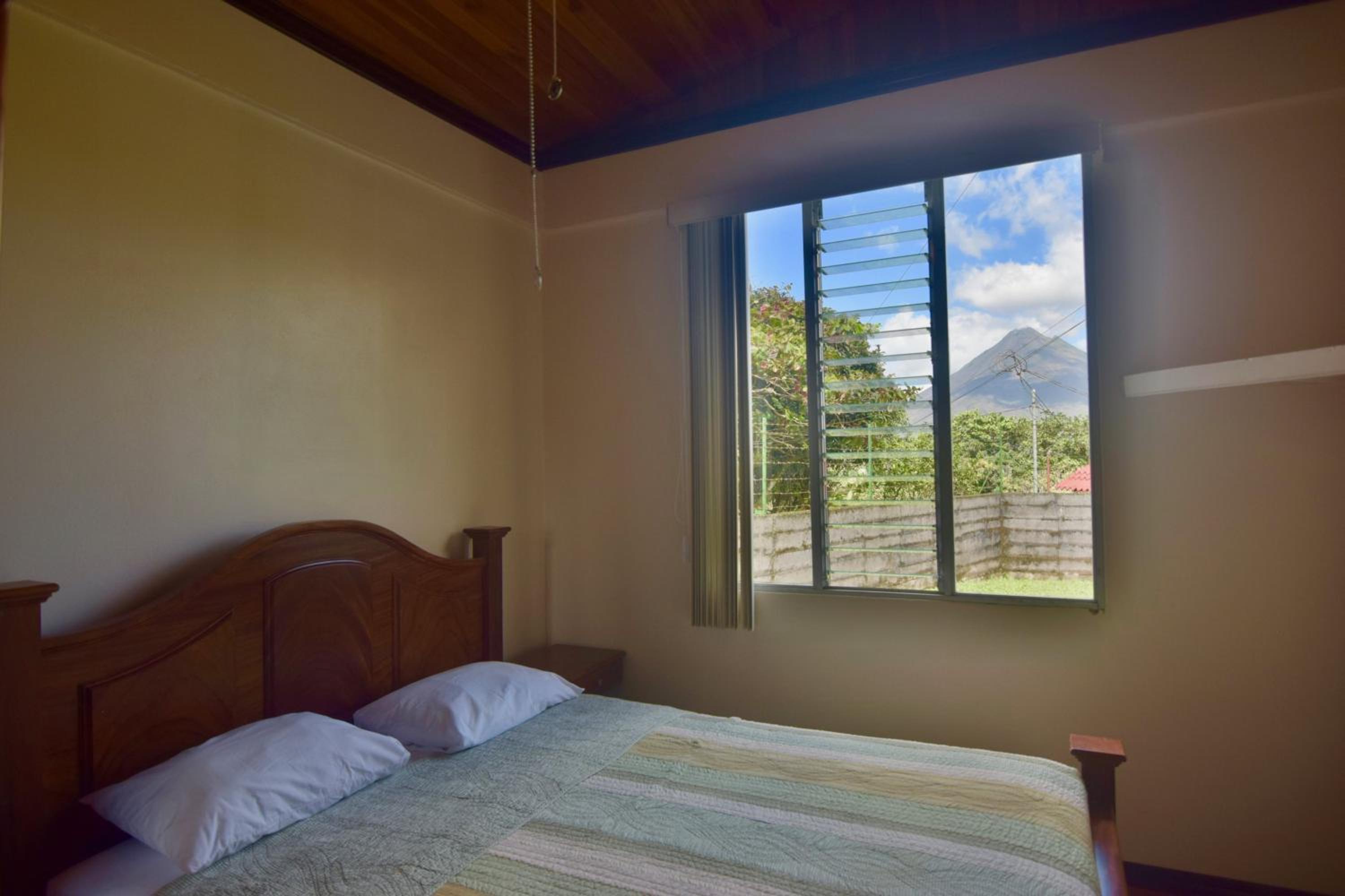 Casa Amarilla, Volcano View, Walking Distance Town