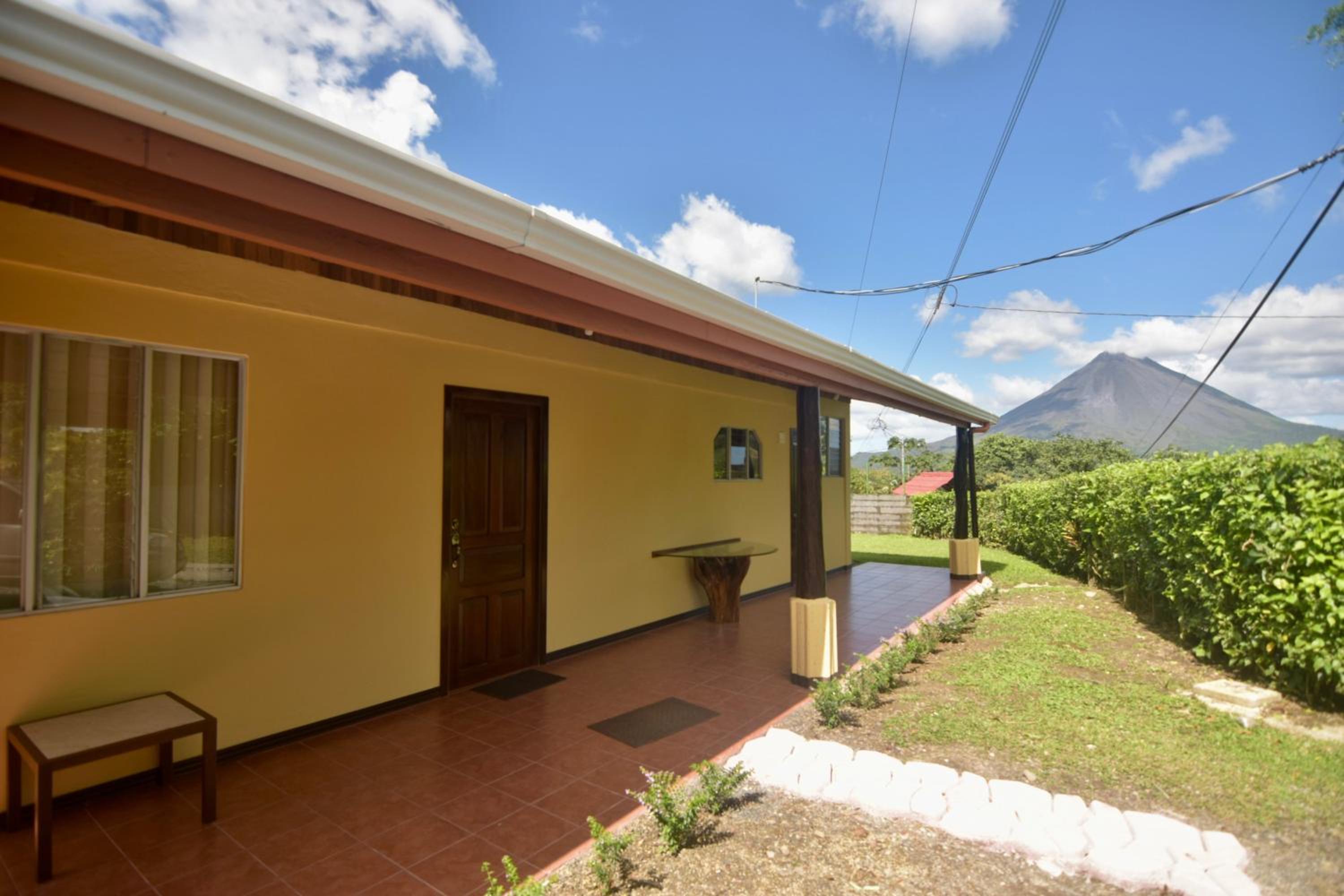 Casa Amarilla, Volcano View, Walking Distance Town