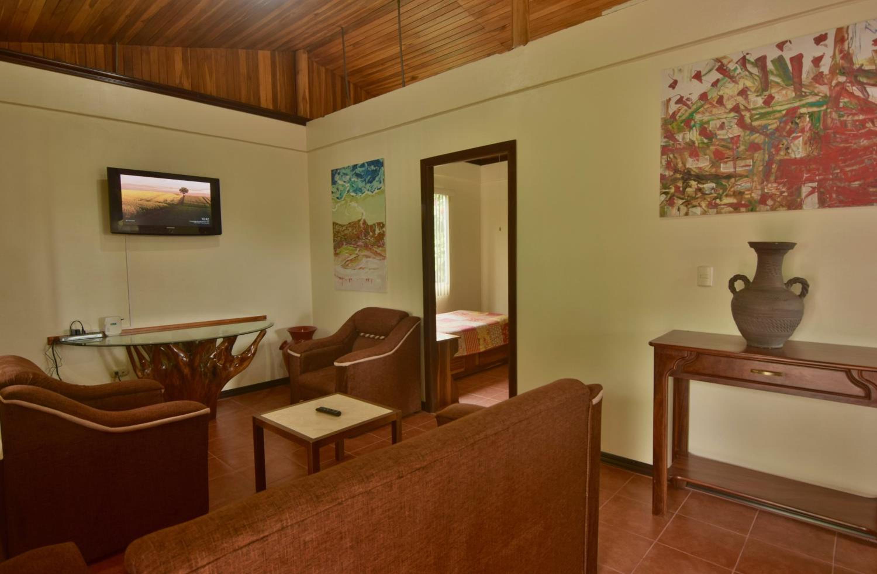 Casa Amarilla, Volcano View, Walking Distance Town