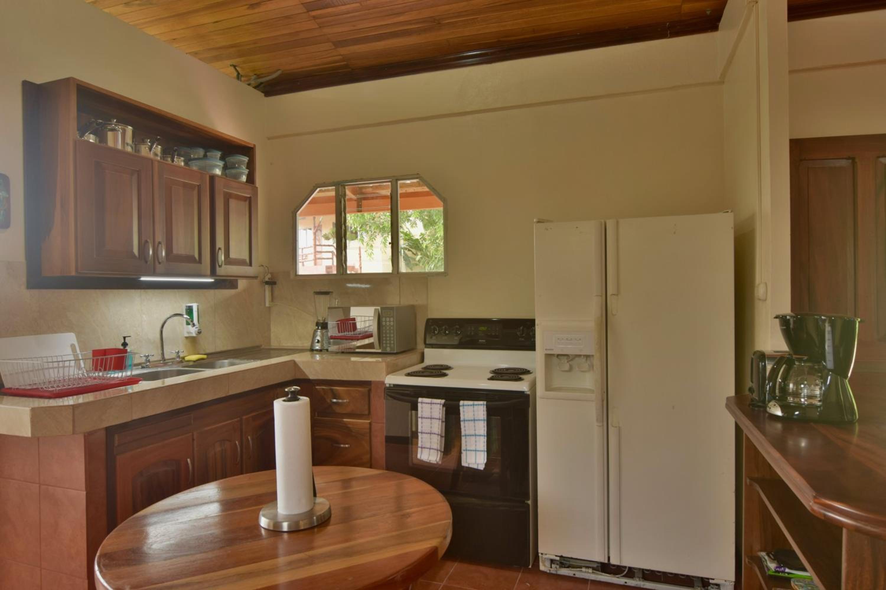 Casa Amarilla, Volcano View, Walking Distance Town