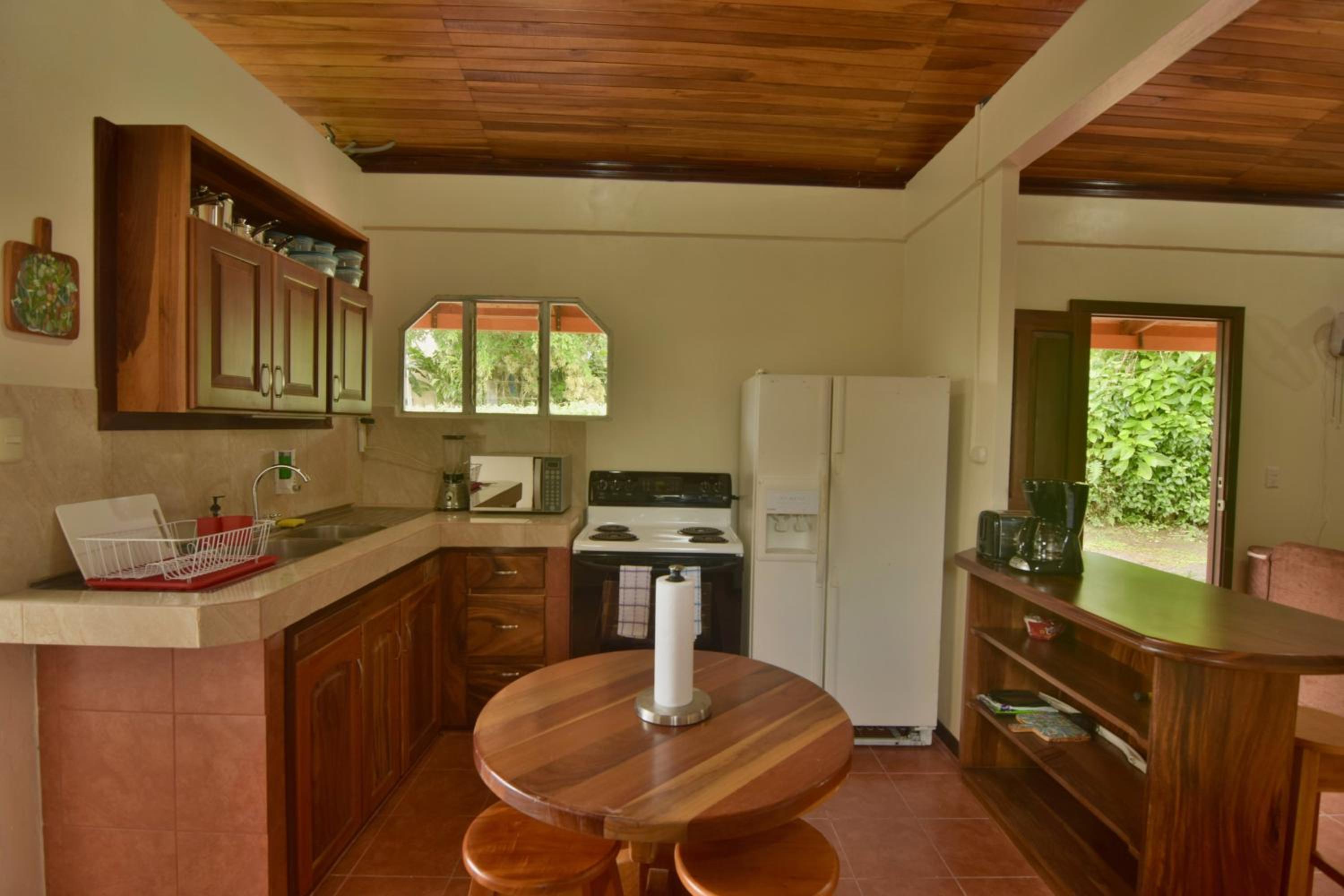 Casa Amarilla, Volcano View, Walking Distance Town