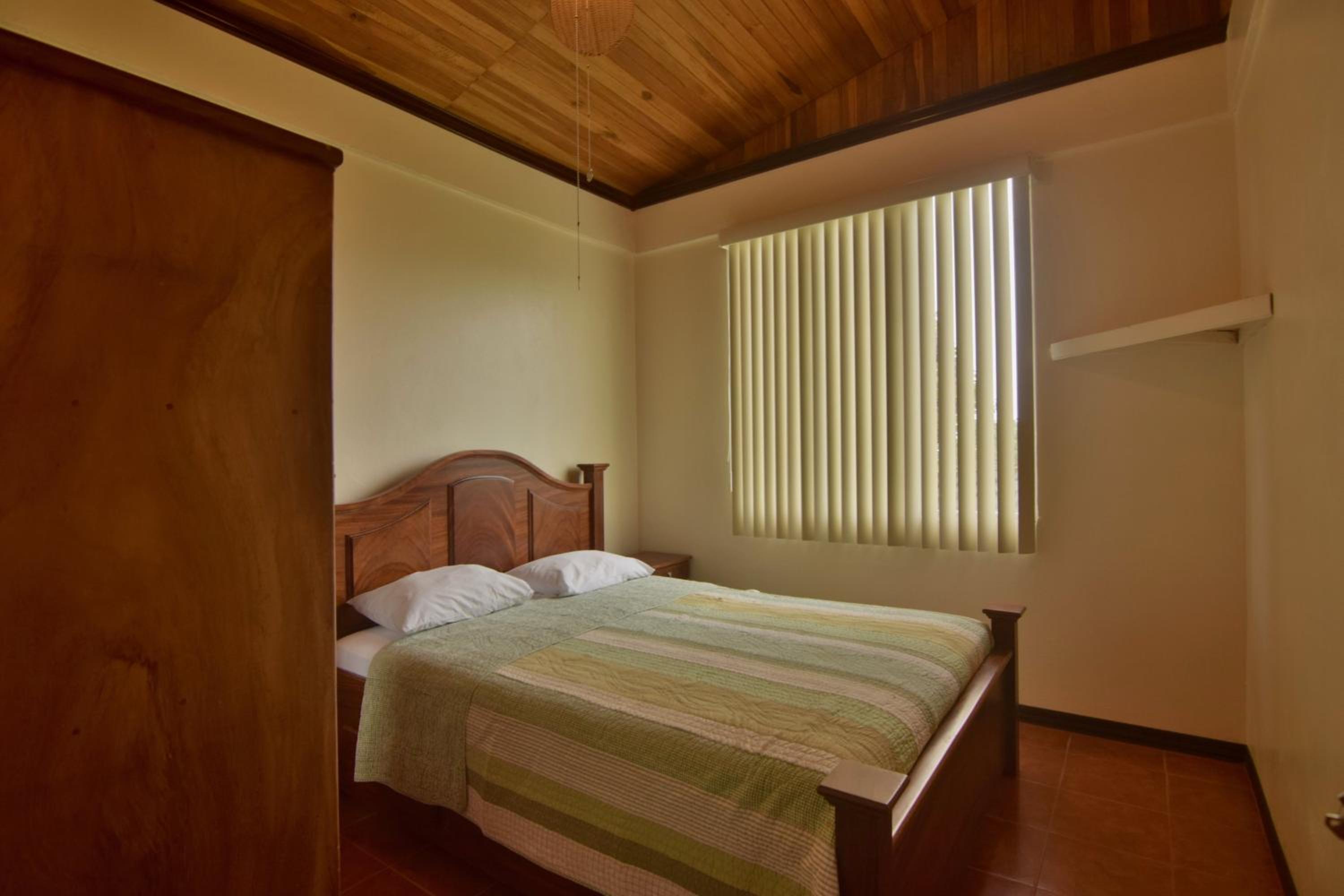 Casa Amarilla, Volcano View, Walking Distance Town