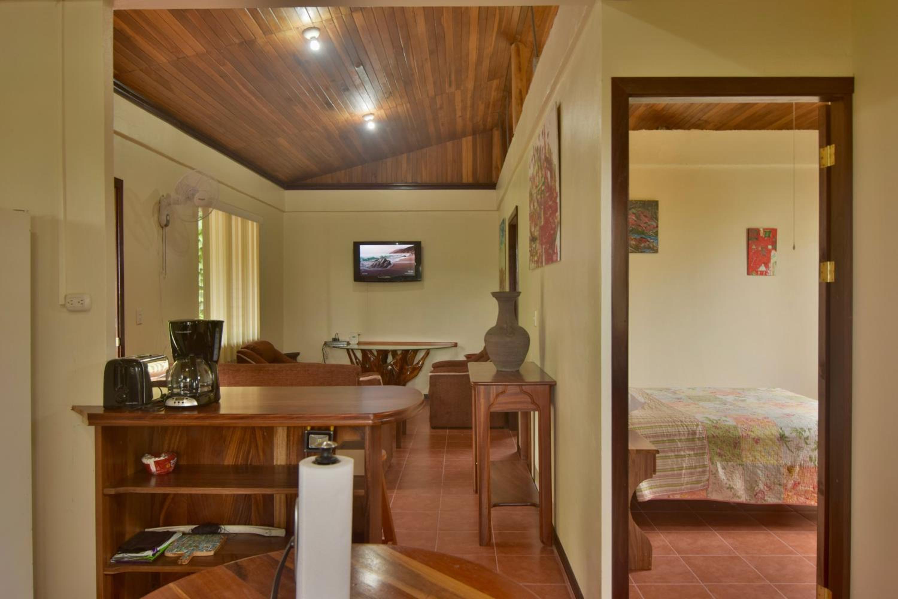 Casa Amarilla, Volcano View, Walking Distance Town