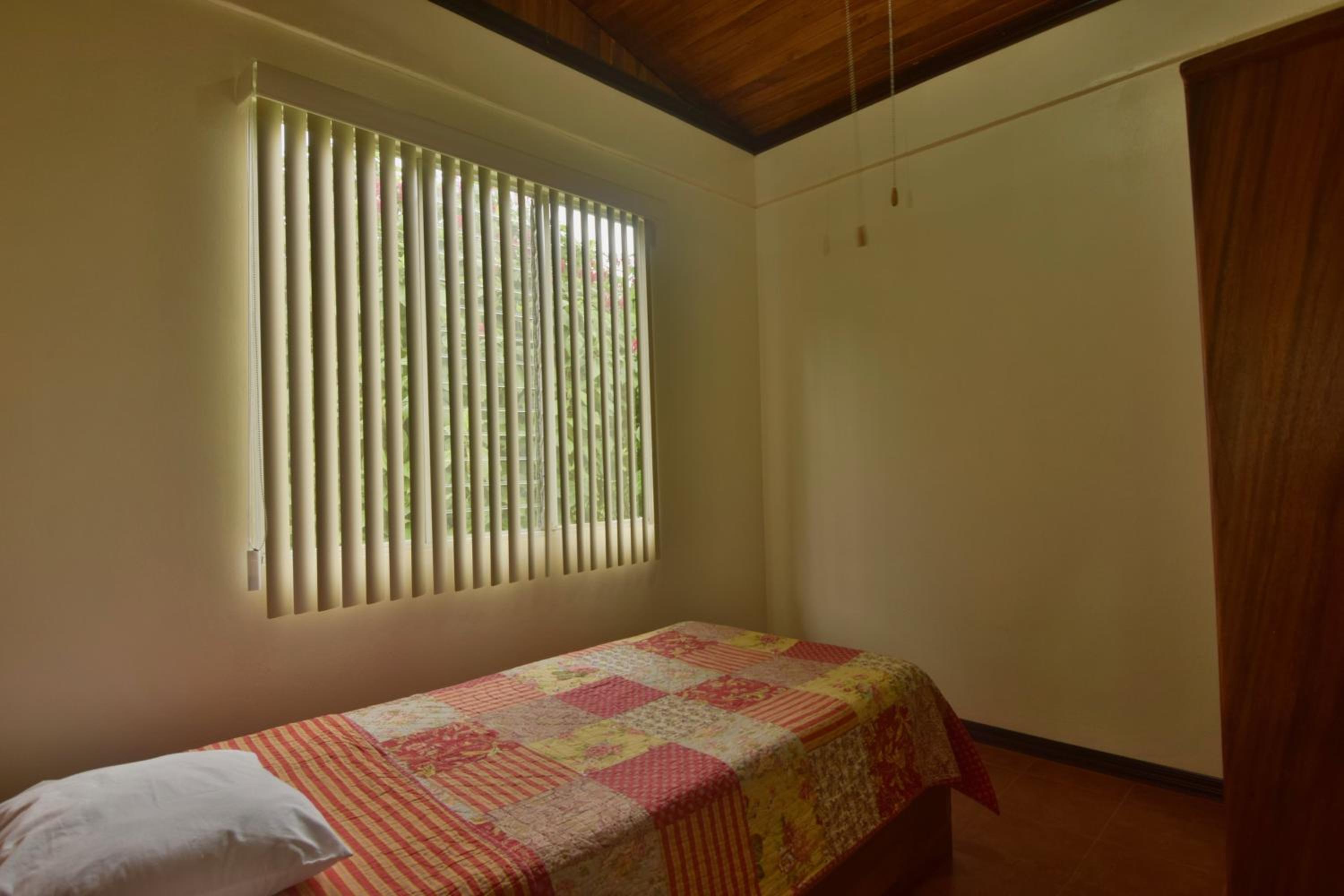 Casa Amarilla, Volcano View, Walking Distance Town