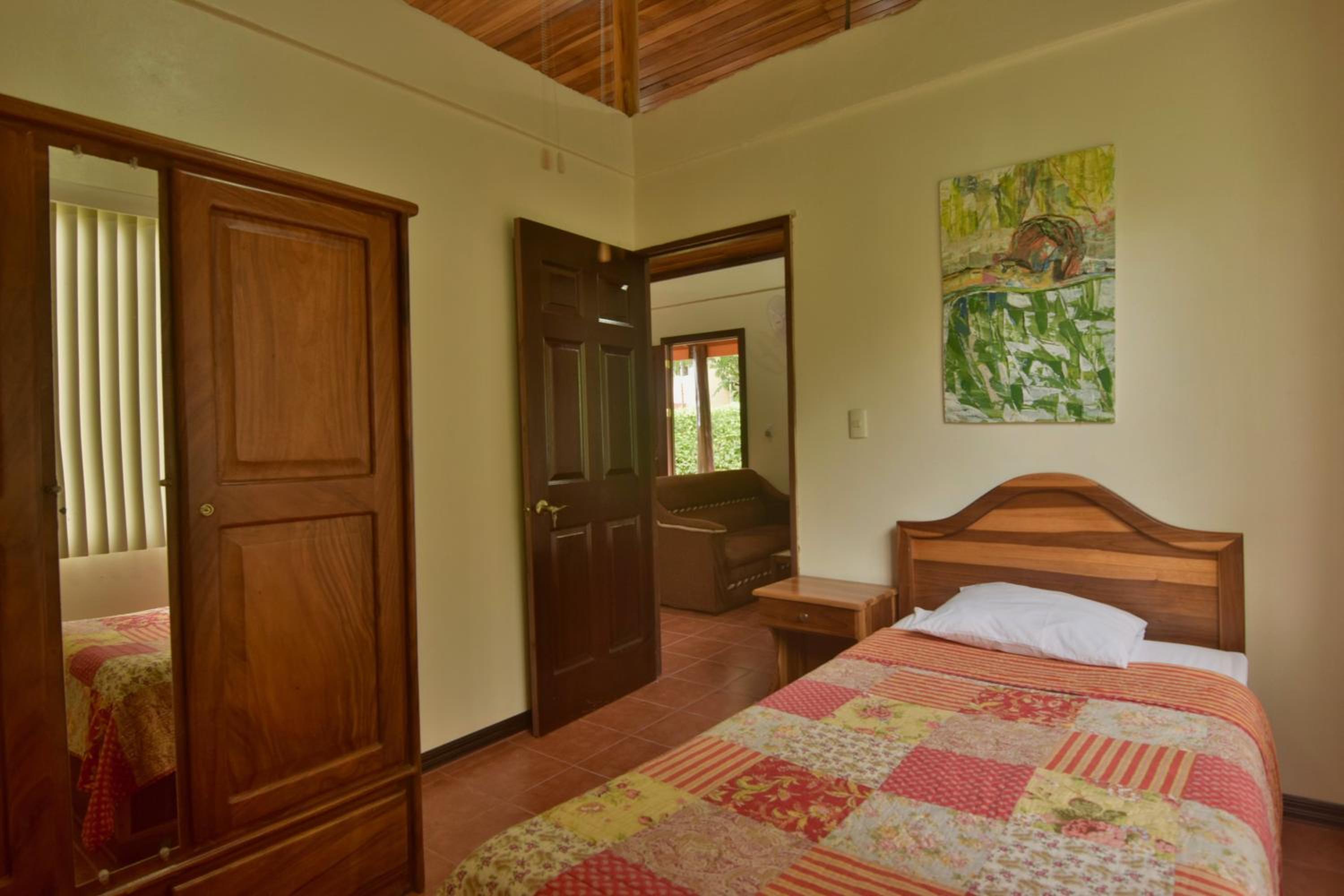 Casa Amarilla, Volcano View, Walking Distance Town