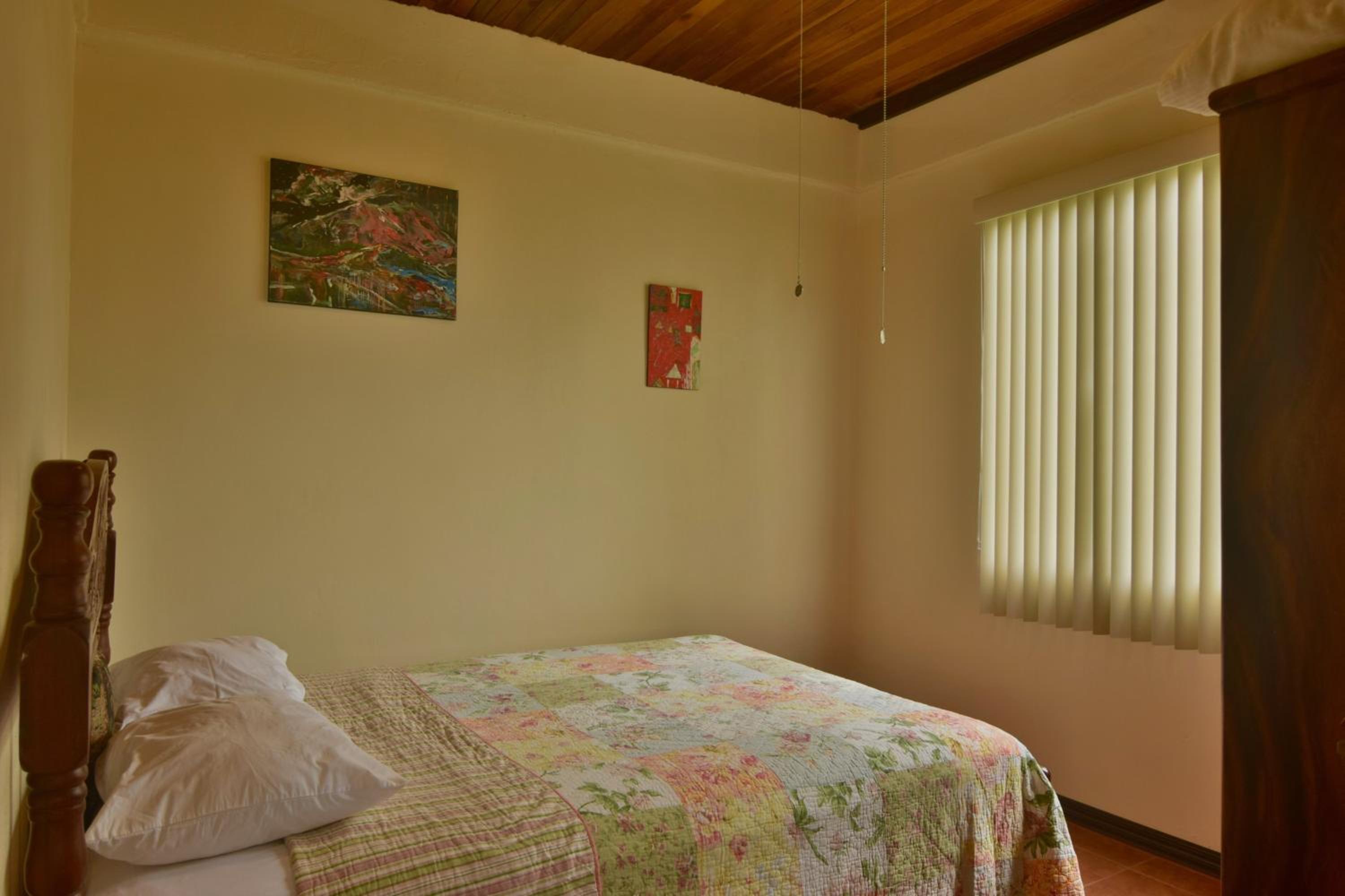 Casa Amarilla, Volcano View, Walking Distance Town