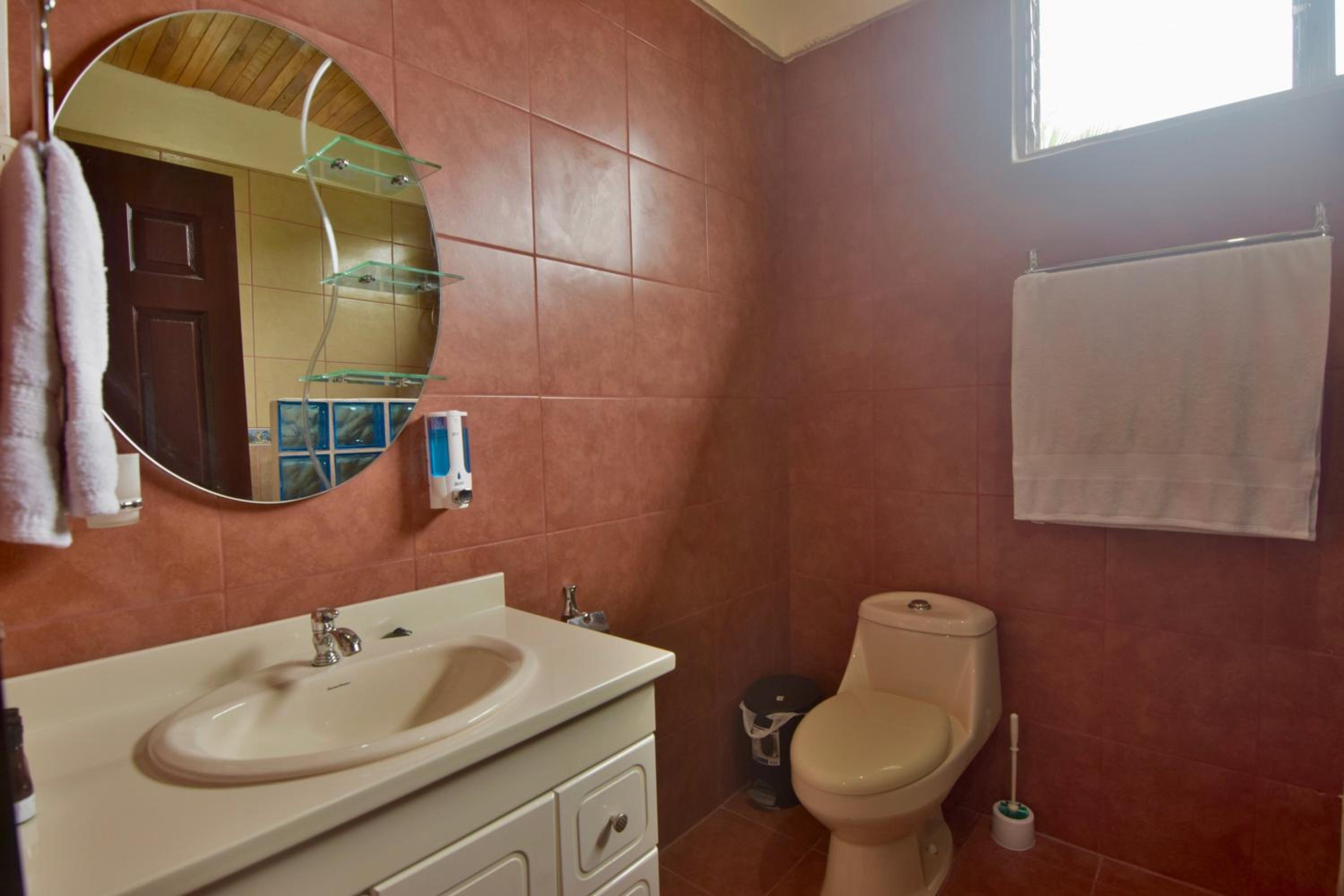 Casa Amarilla, Volcano View, Walking Distance Town