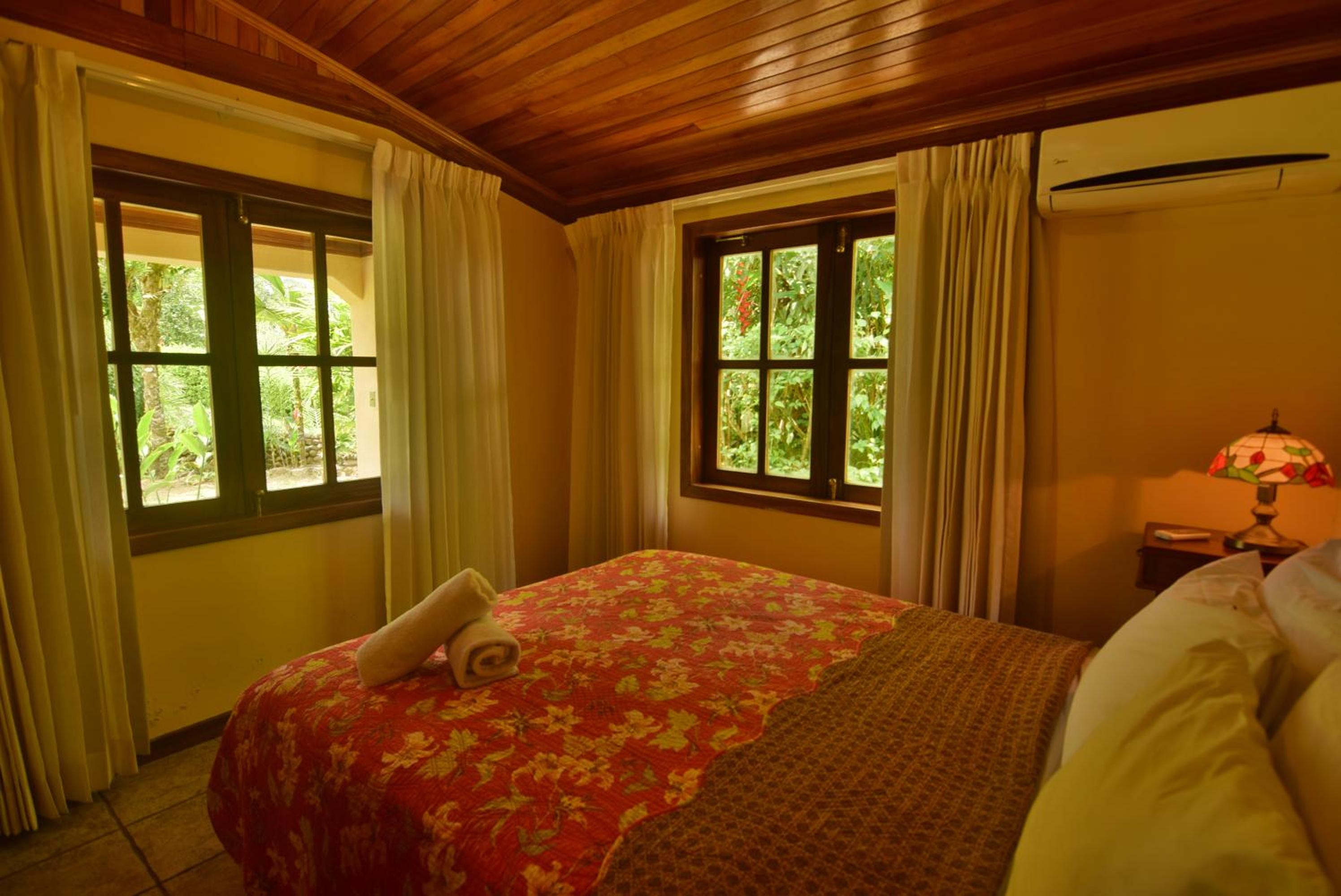 Mirador House Cozy & Private Home W Volcano View