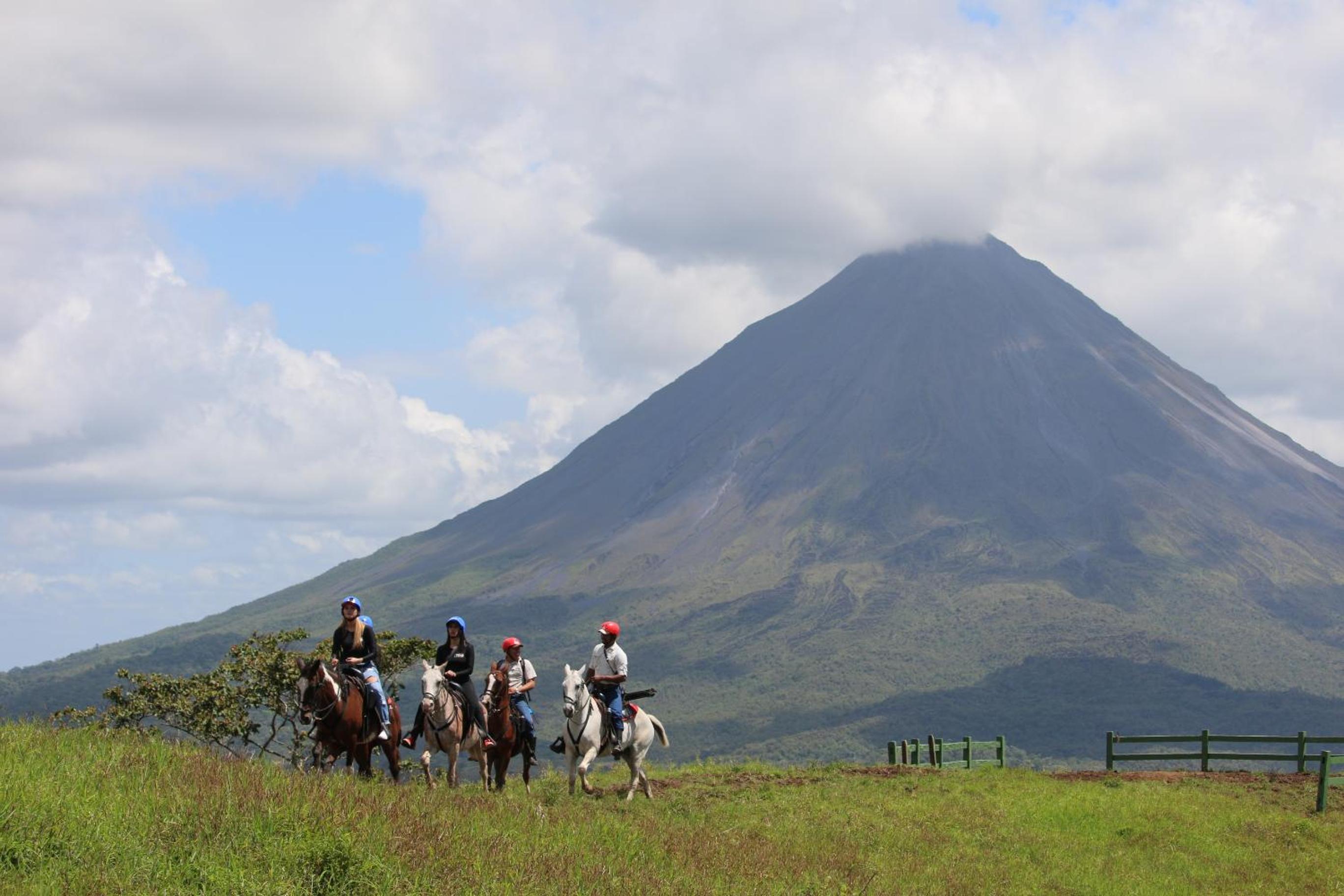 Mirador House Cozy & Private Home W Volcano View