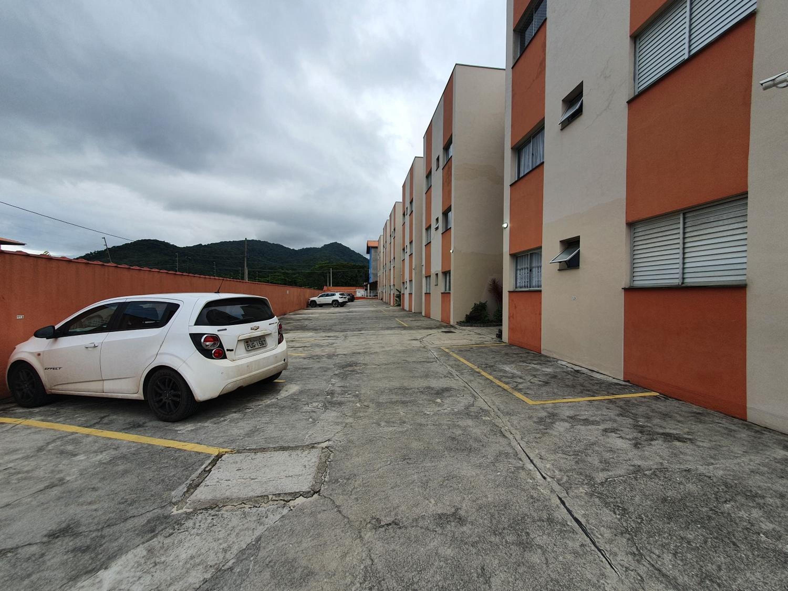 Apto confortável no Itaguá, 2 quartos, 1 wc, ar, wifi, garagem view 2