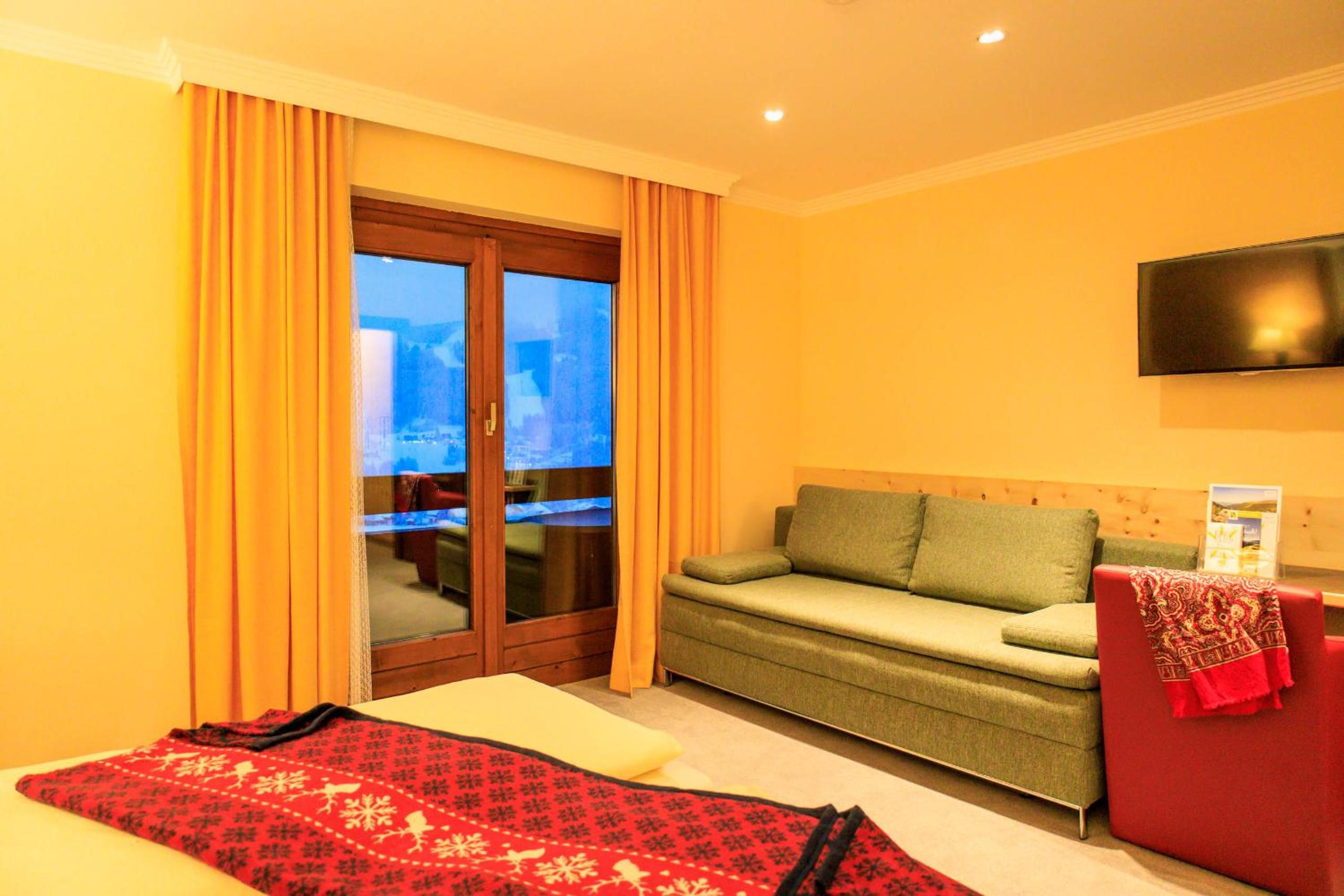 Pension & Appartements Ronacherhof -Mountain Hideaway Slopeside