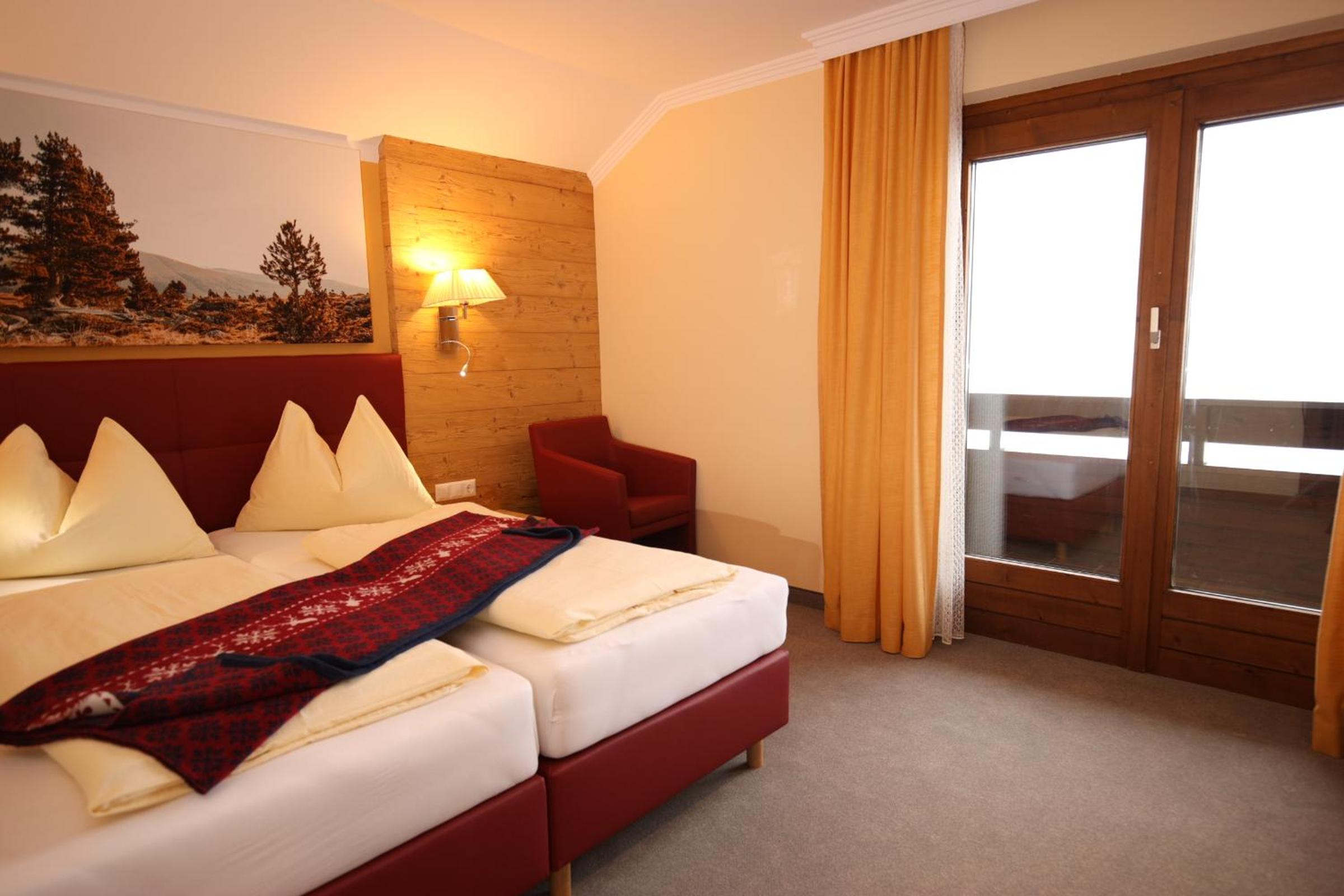 Pension & Appartements Ronacherhof -Mountain Hideaway Slopeside